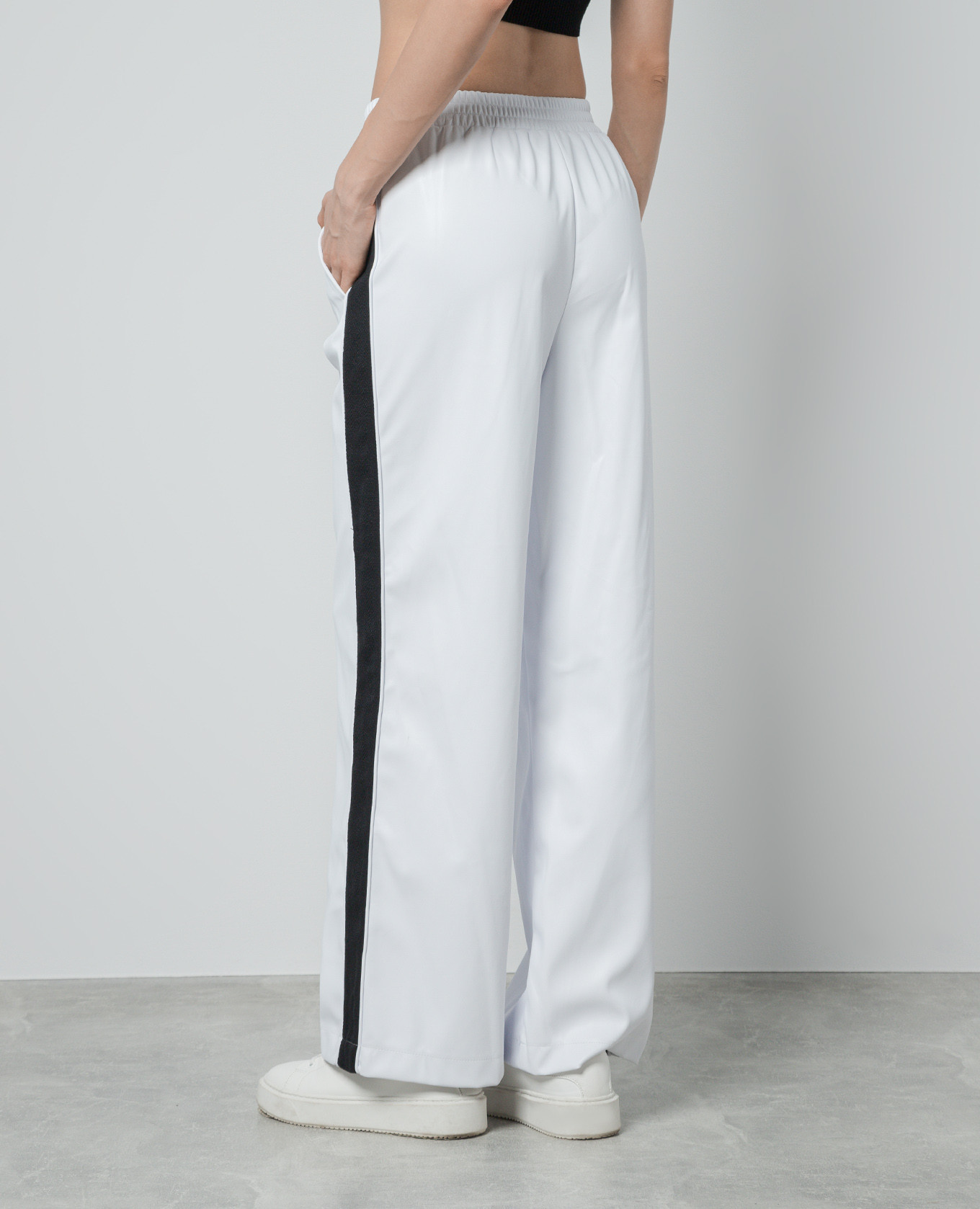 

White pants with metallic logo Twinset