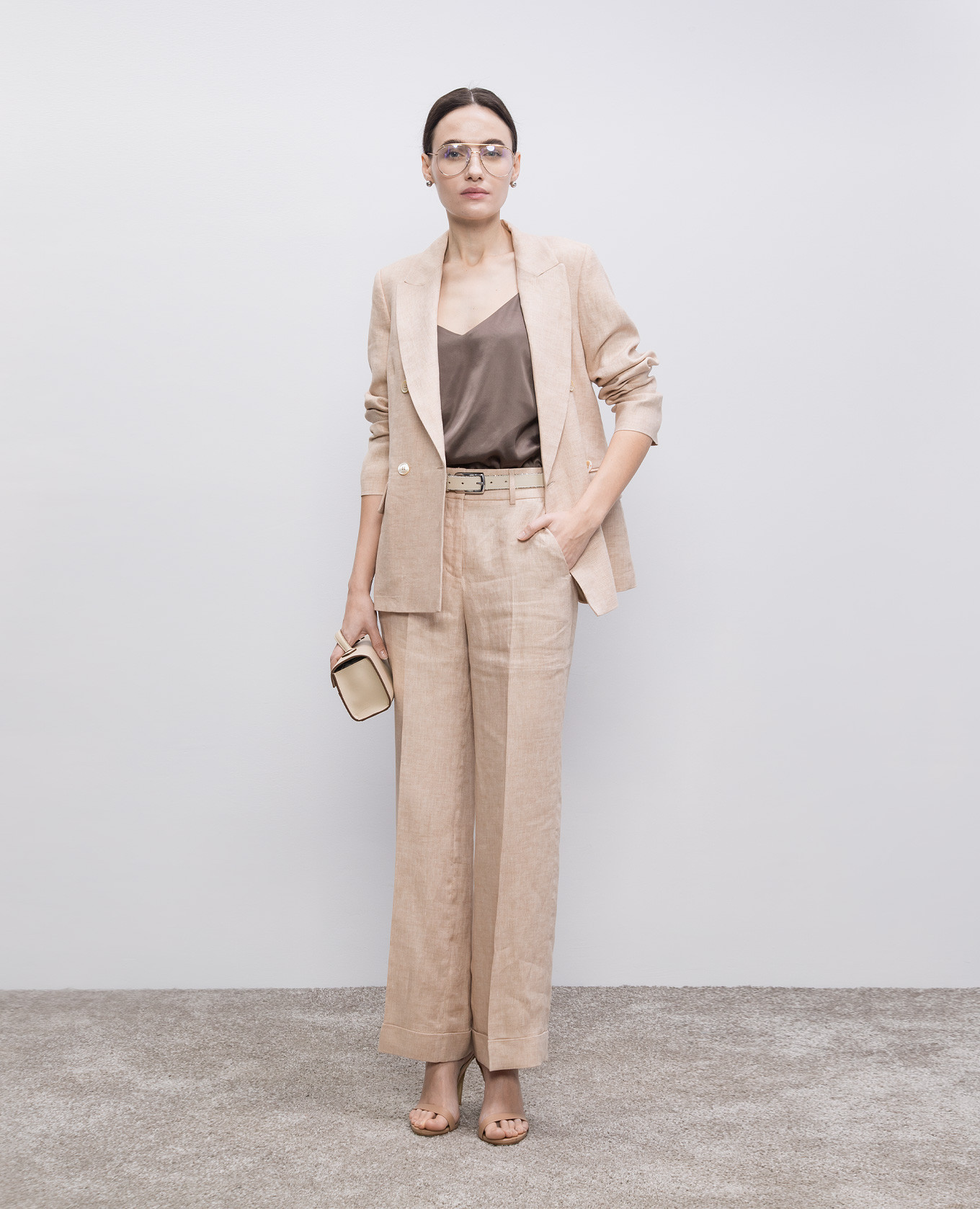 

Beige linen pants Peserico