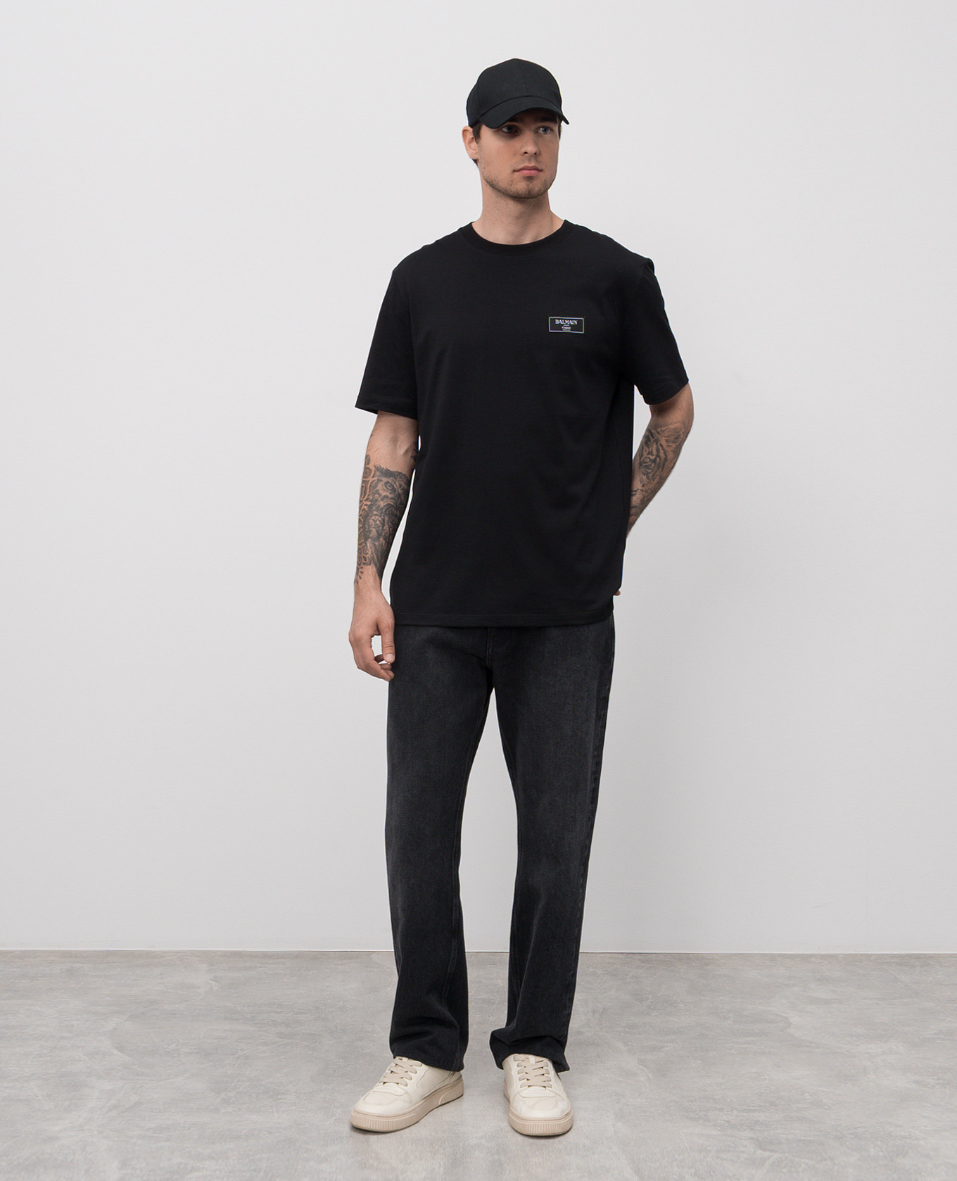 

Black T-shirt with logo patch Balmain
