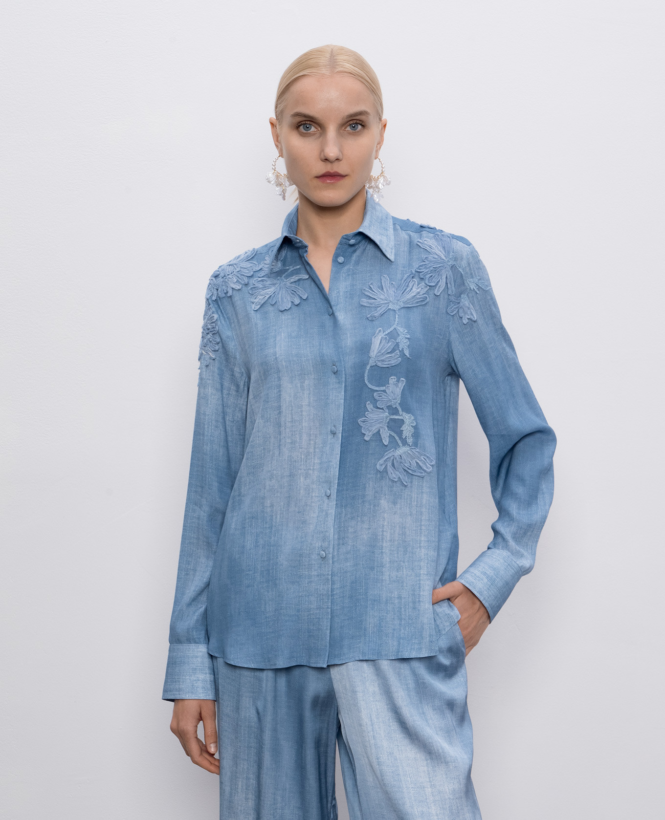 

Blue blouse with floral applique Ermanno Scervino, Light blue