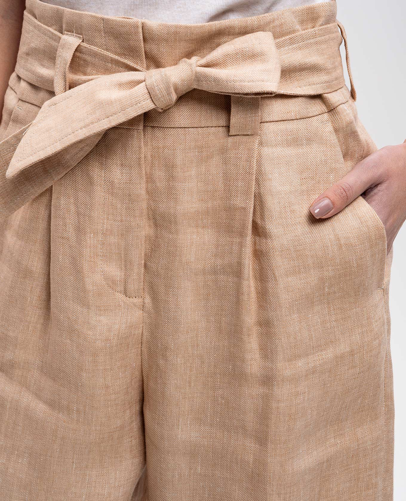 

Beige linen shorts Peserico