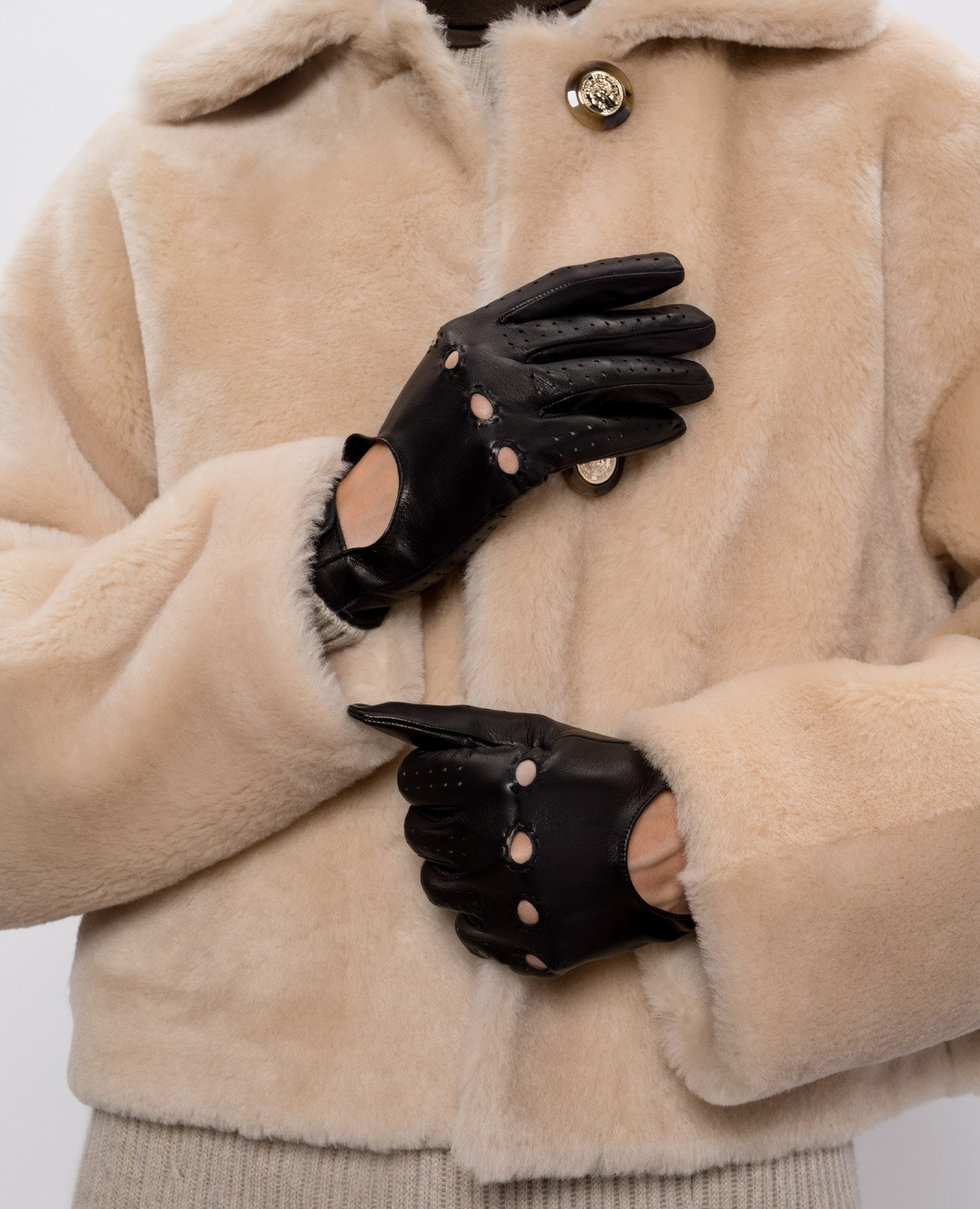 

Black leather gloves with perforations Babe Pay Pls