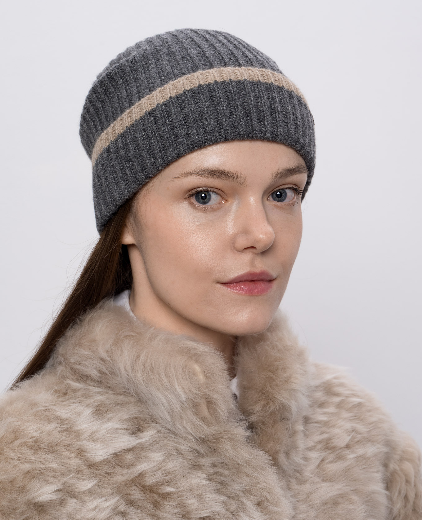 

Gray cashmere hat with monil chain Brunello Cucinelli, Grey