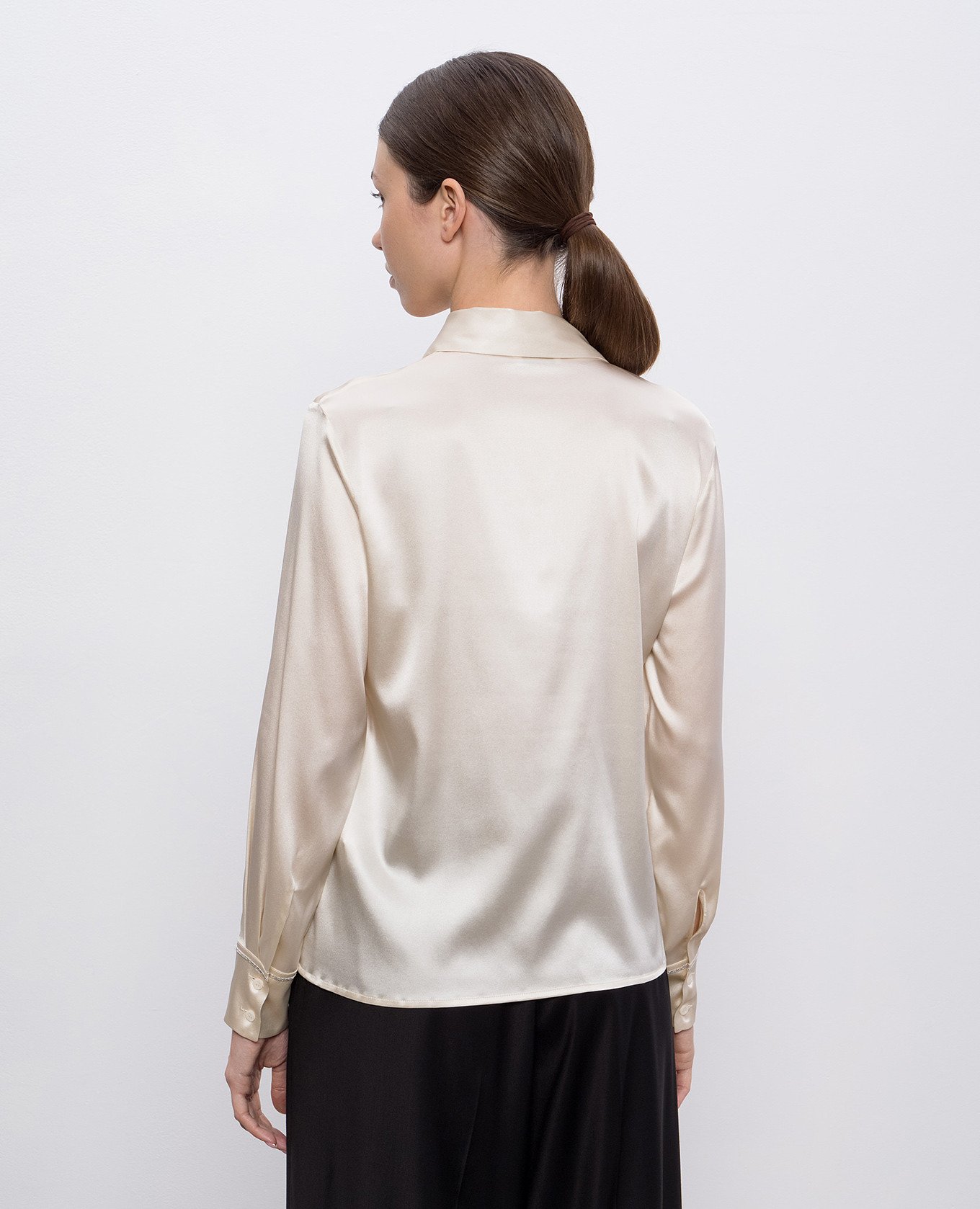 

Beige silk blouse with monil chain Peserico