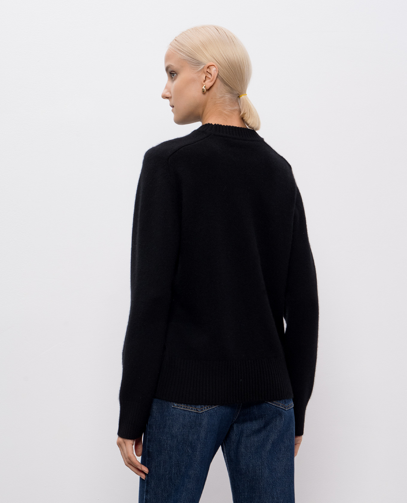 

BALTRA black cashmere sweater Loulou de Saison