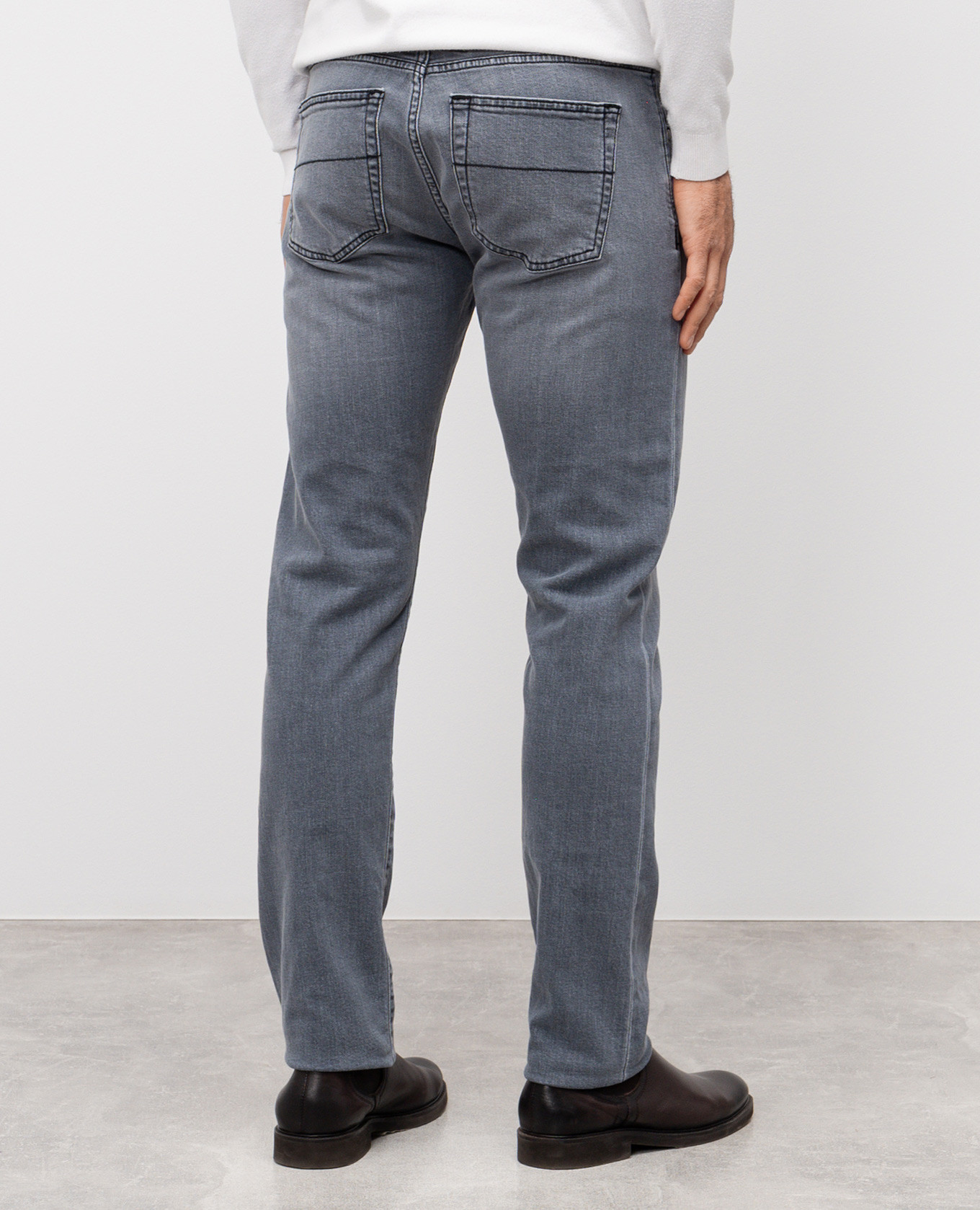

Michelangelo grey jeans with logo patch Tramarossa