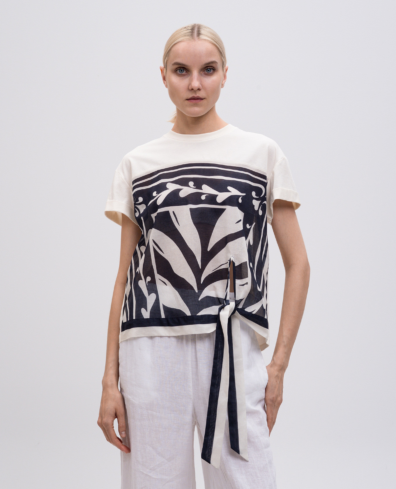 

Beige T-shirt with contrasting print Twinset