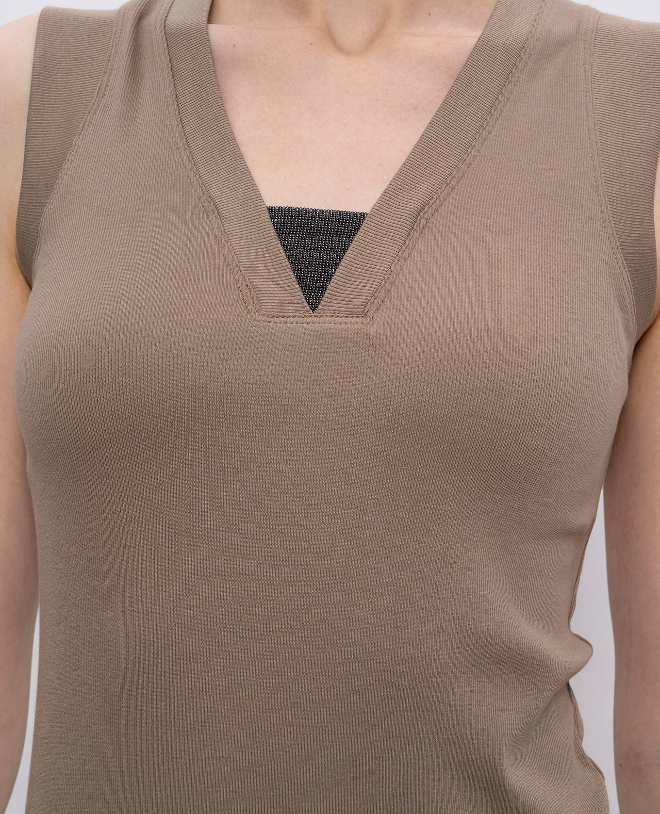 

Beige ribbed top with monil chain Brunello Cucinelli