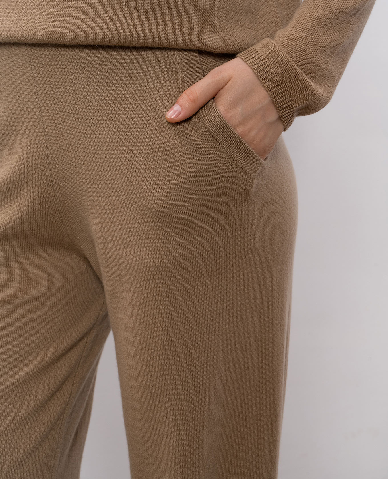 

Beige cashmere sweatpants Allude
