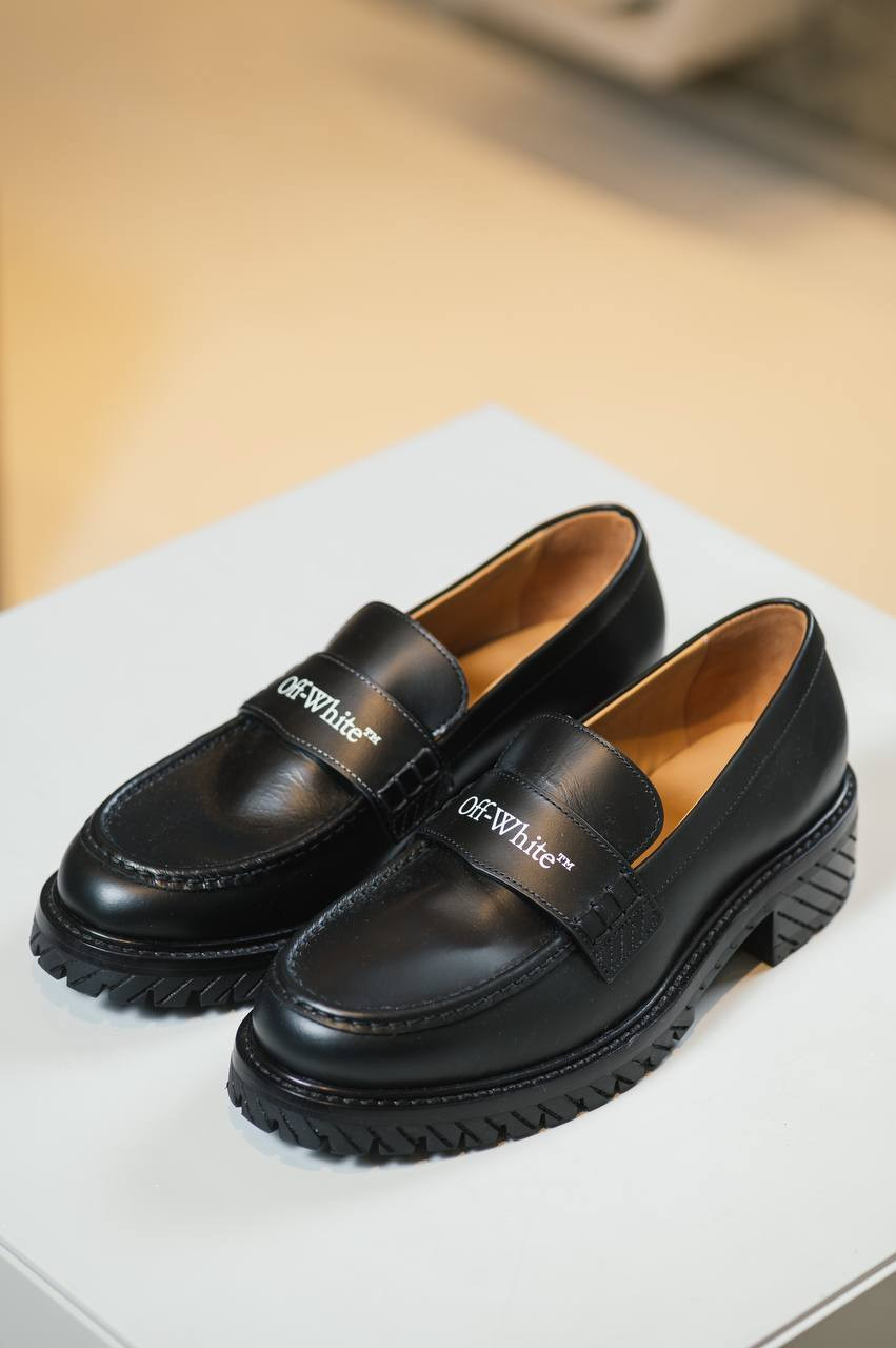 

Black leather loafers Sombat Off-White