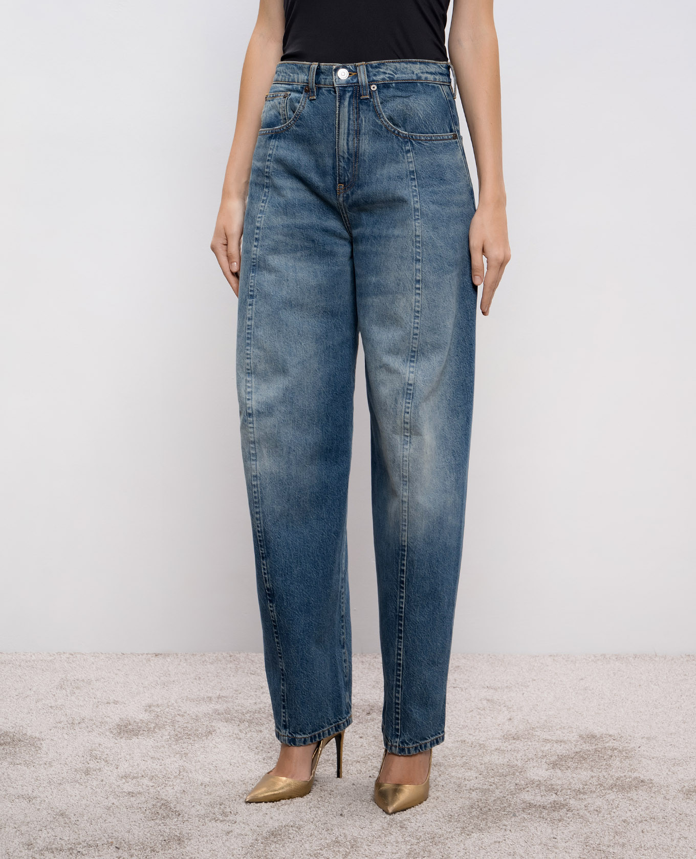 

Blue banana jeans with a frayed effect Victoria Beckham