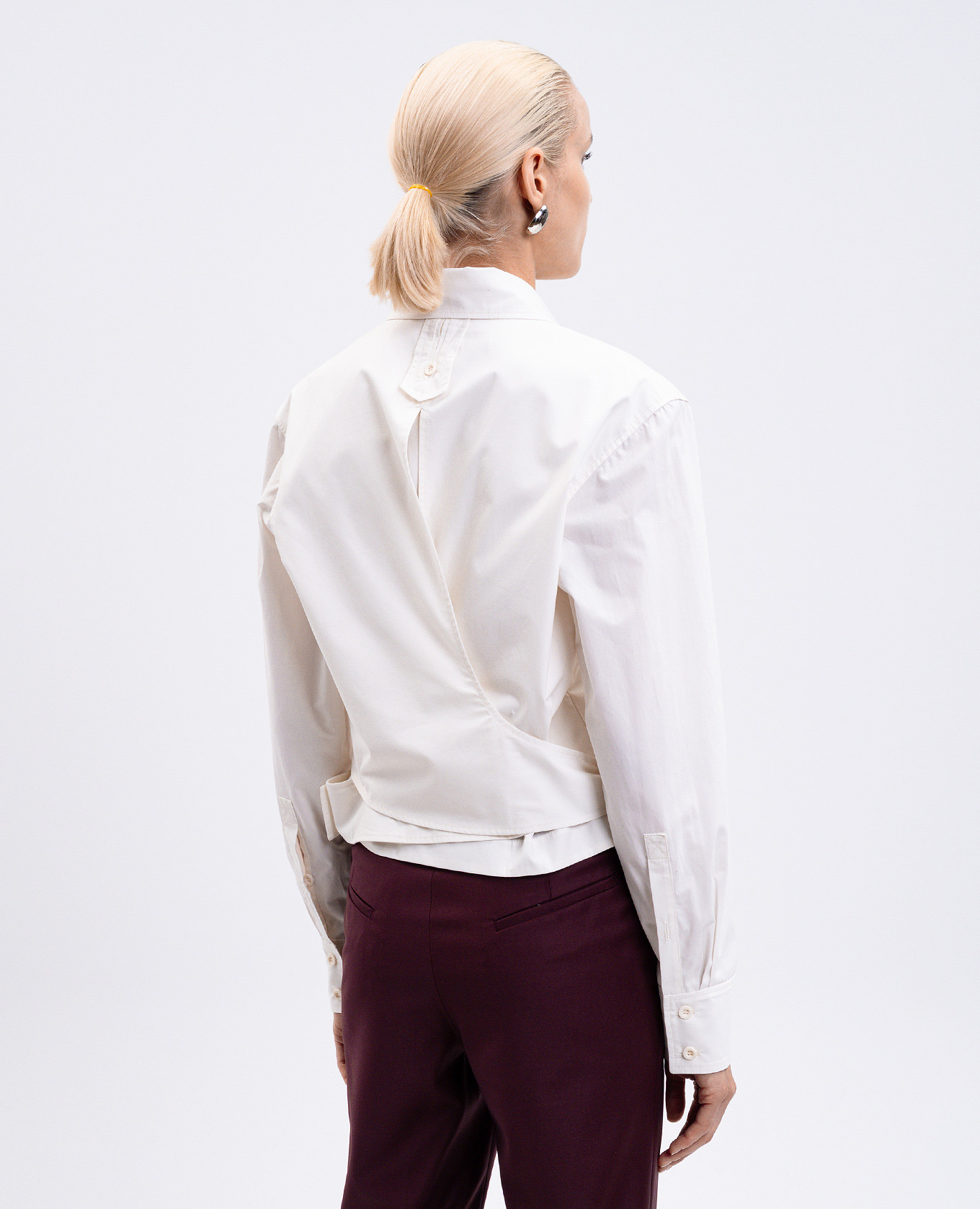 

Beige shirt with belt Materiel