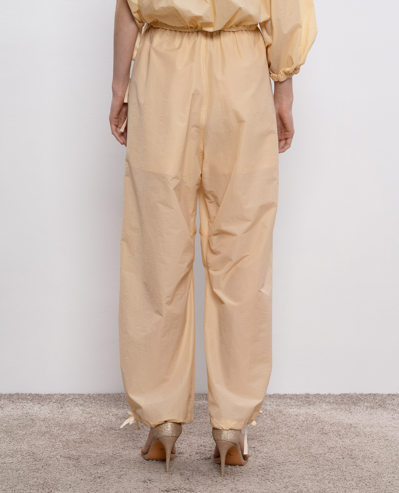 

Orange pants Philosophy di Lorenzo Serafini, Yellow