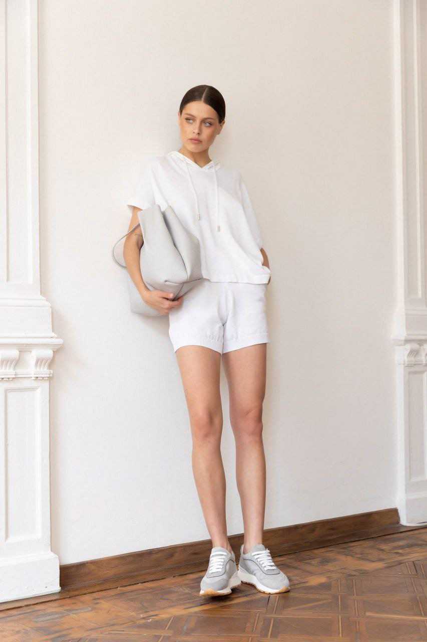 

White top with a hood Peserico