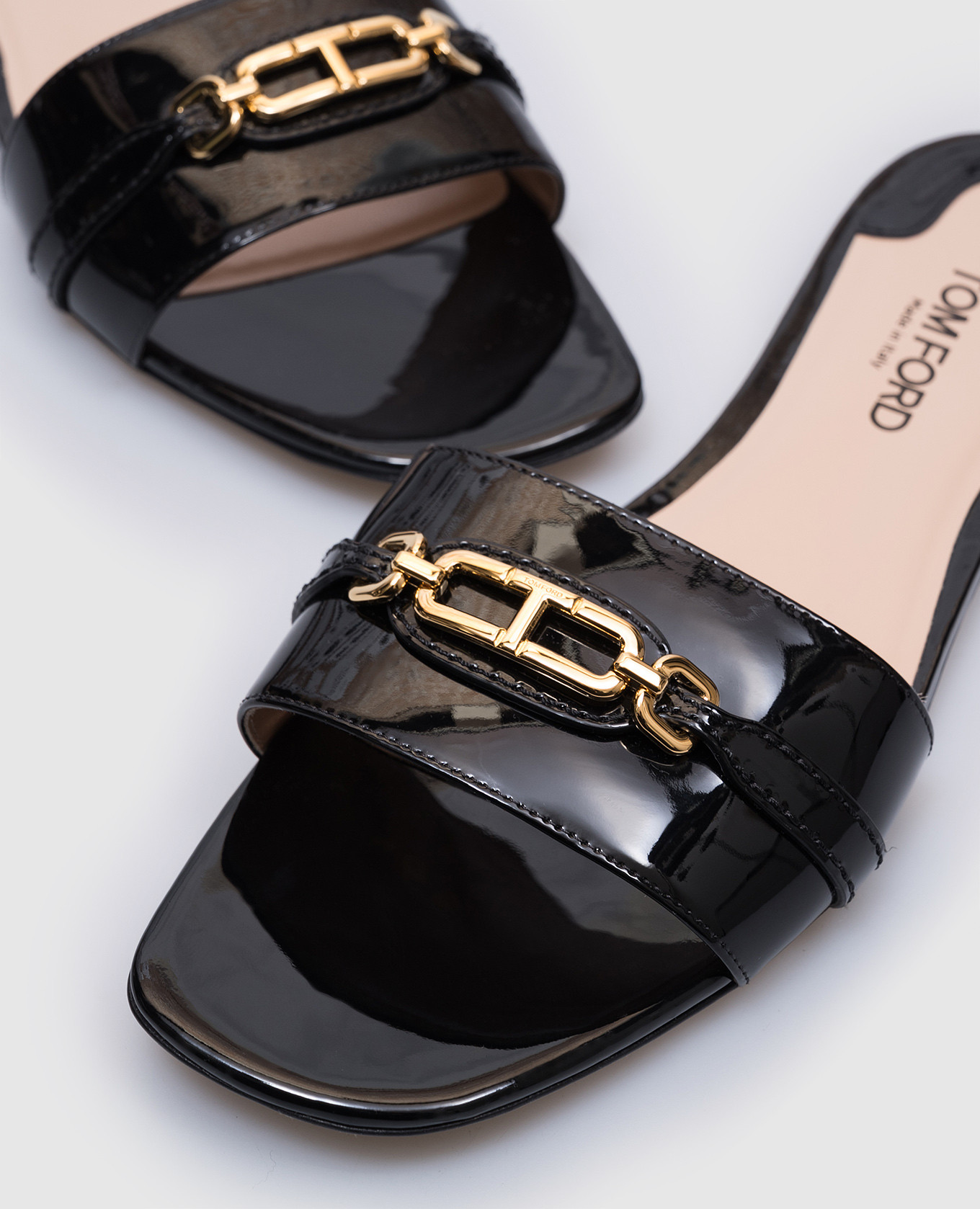 

Black patent leather WITNEY flip-flops Tom Ford