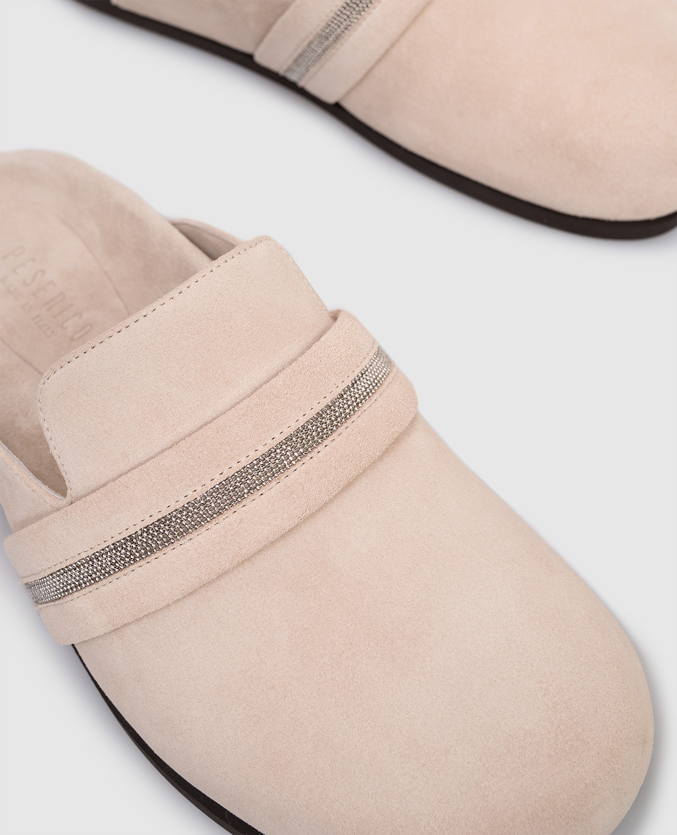 

Beige suede mules with monil chain Peserico