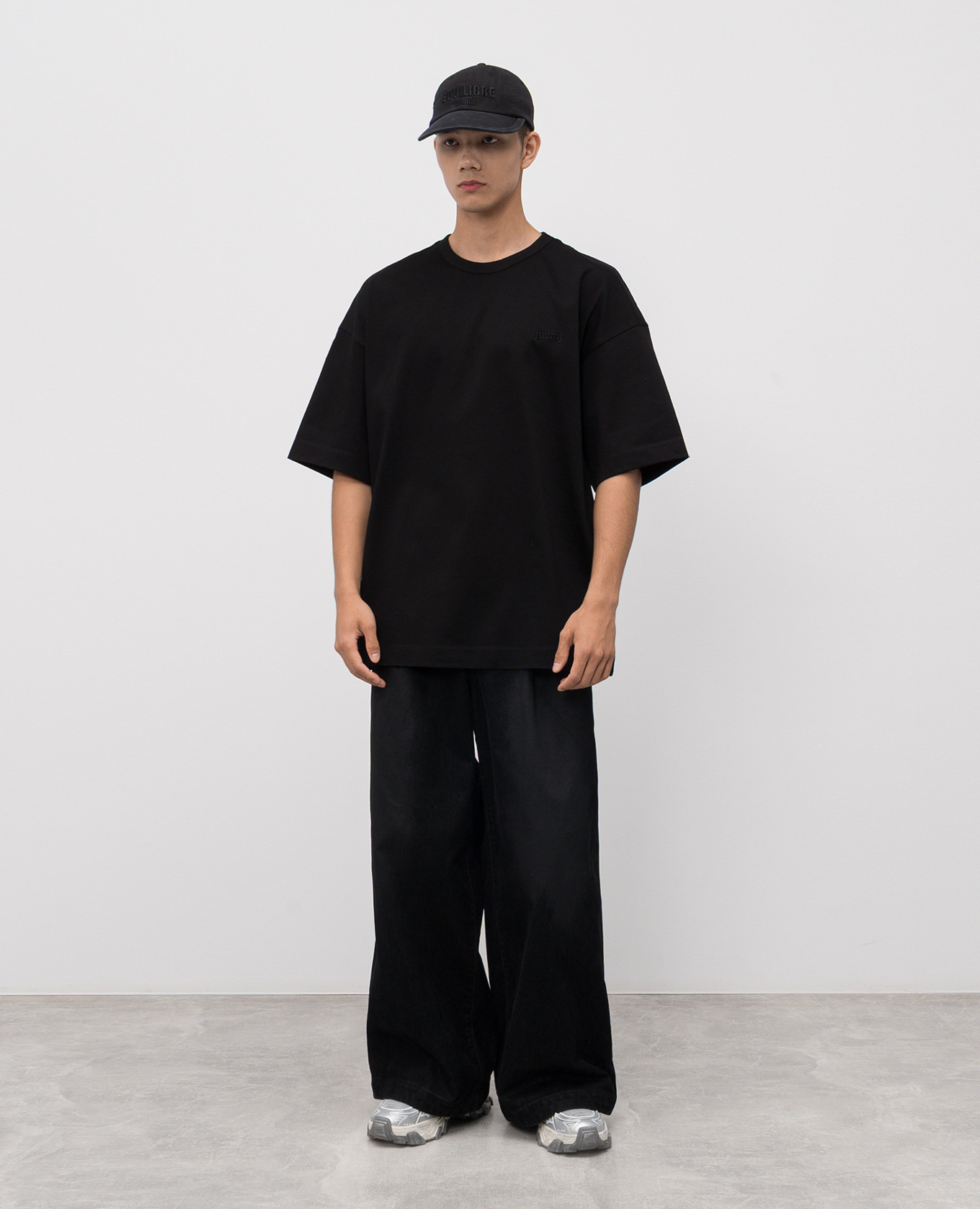 Black T-shirt EQUILIBRE ROCK Juun.j 2