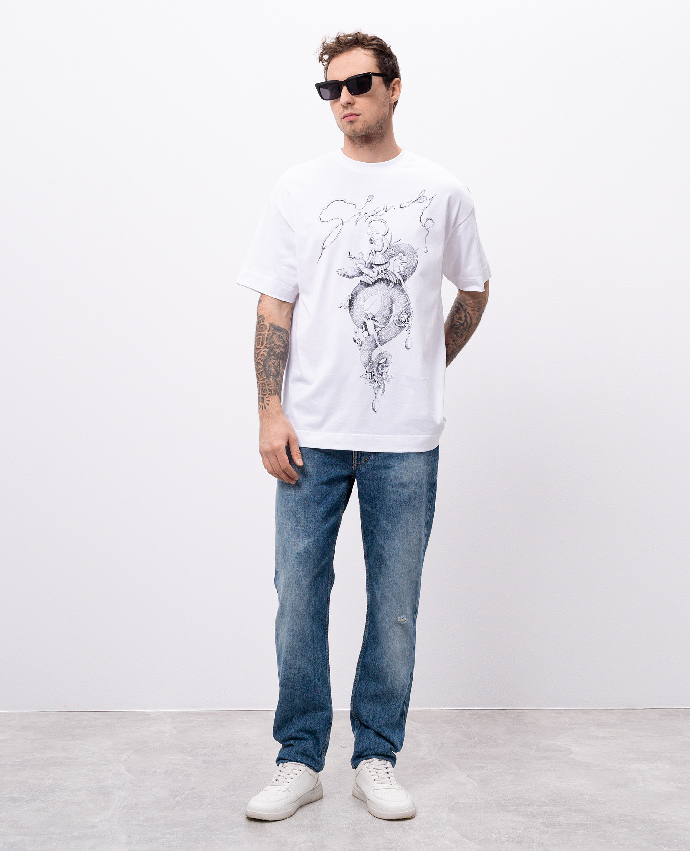 

Blue jeans with holes Givenchy