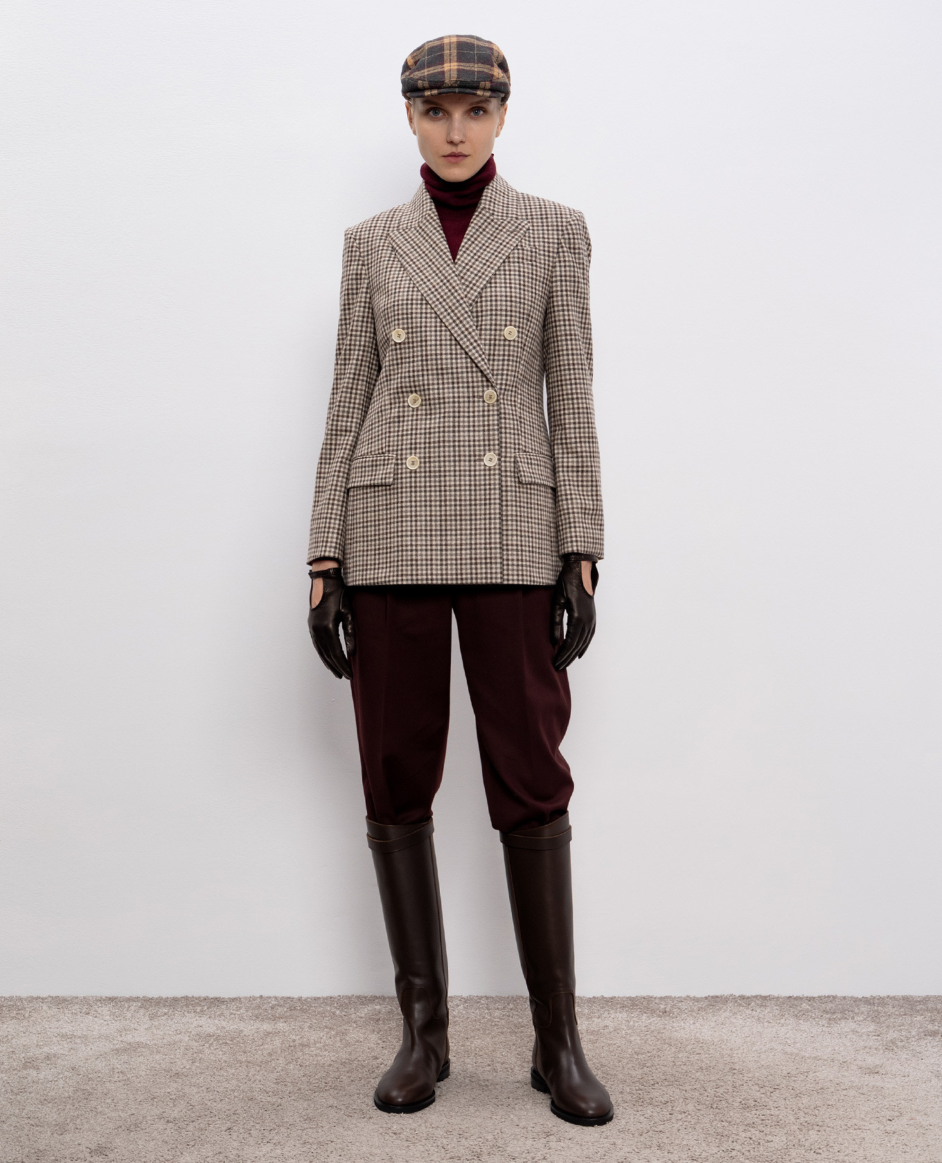 

Burgundy cashmere turtleneck with monil chain Brunello Cucinelli