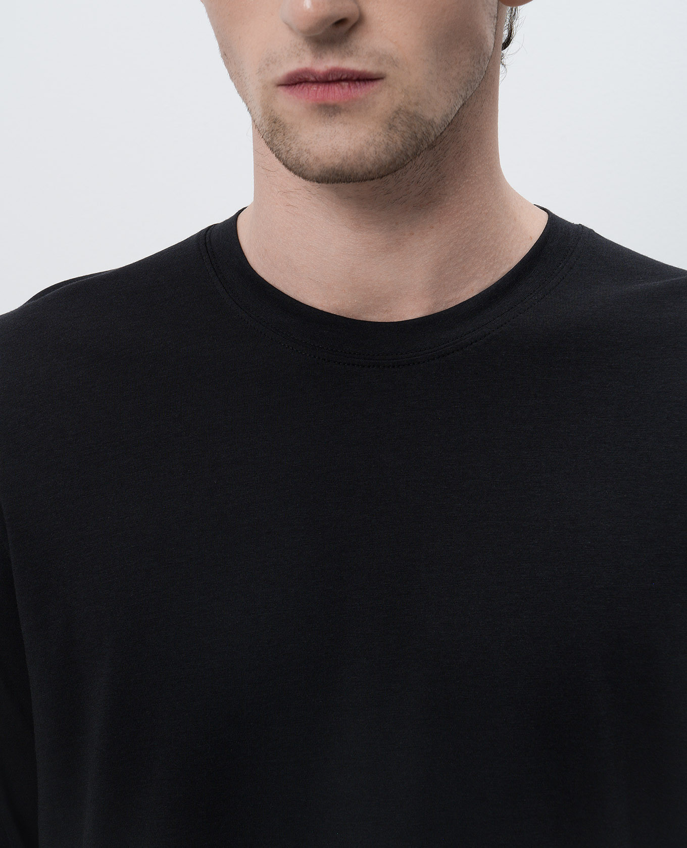 

Black longsleeve with embroidered monogram logo Tom Ford
