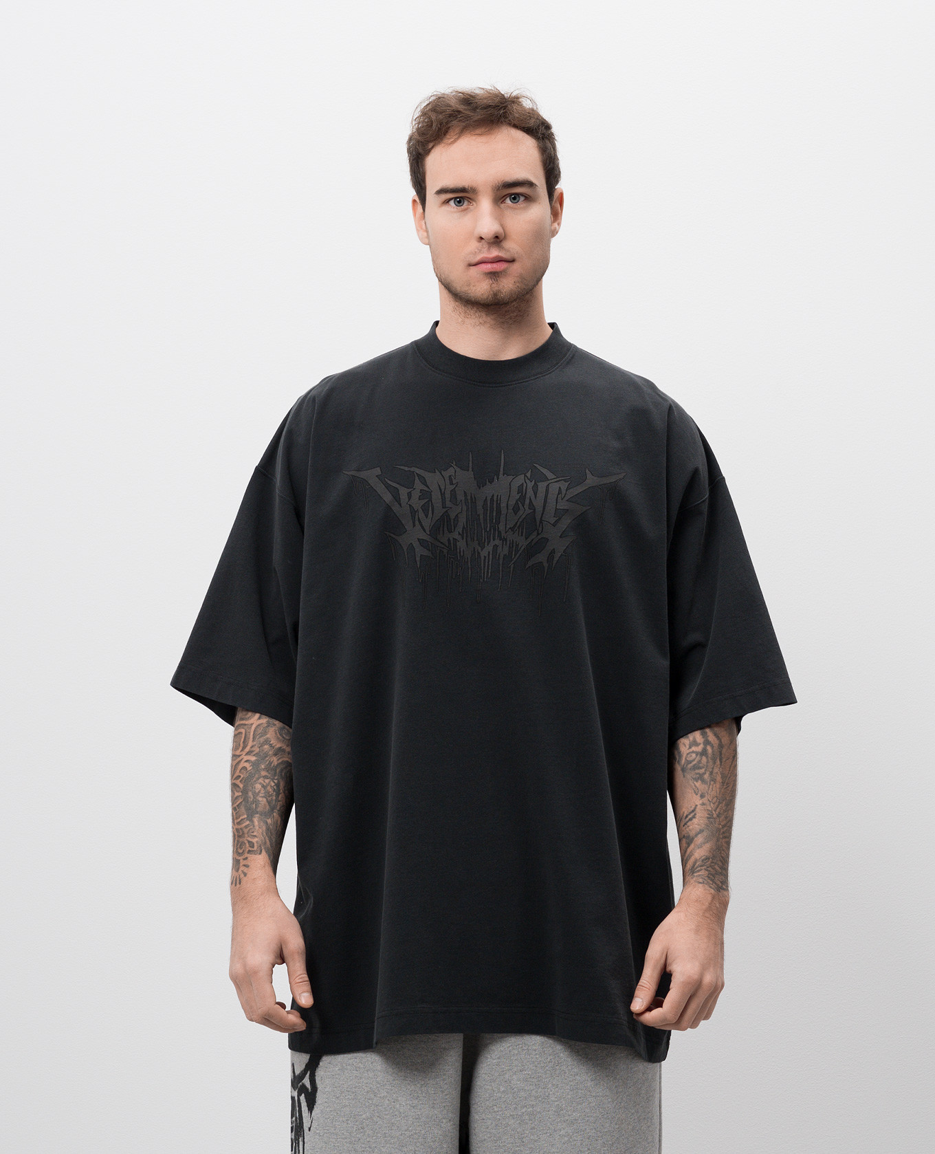 

Black t-shirt with Metal logo print Vetements