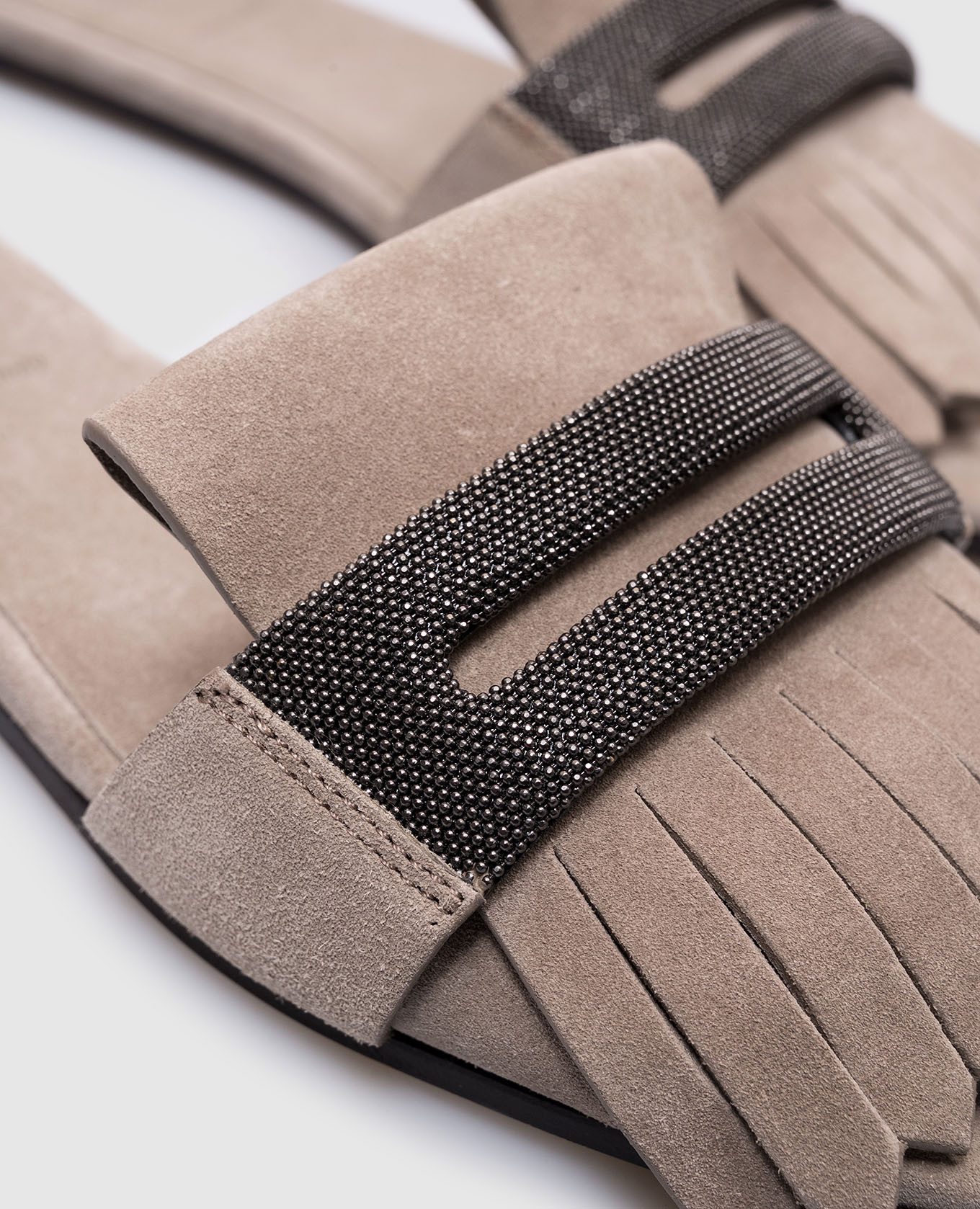 

Beige suede flip-flops with a monil chain Brunello Cucinelli