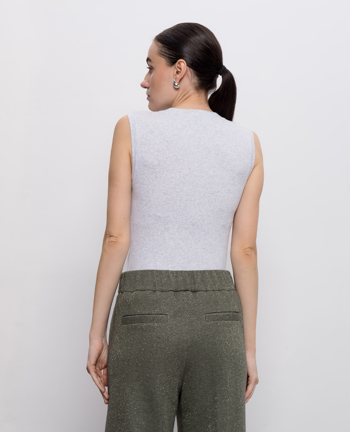 

Grey melange ribbed top with monil chain Peserico