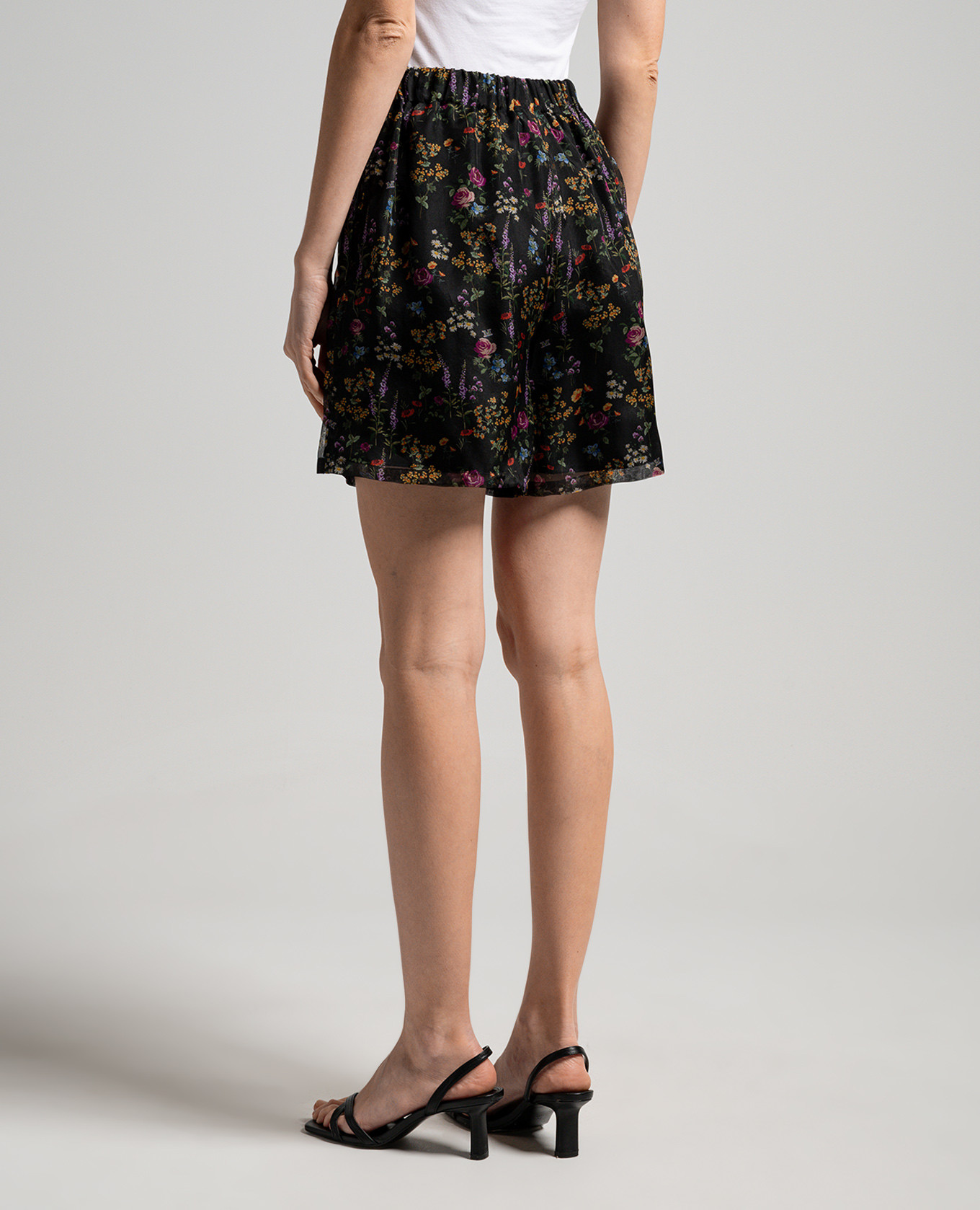 

Black NORDICA shorts made of silk with a floral print Max Mara