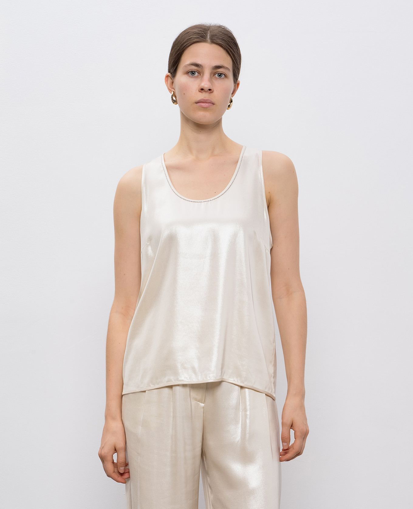 

Beige top with monil chain Peserico