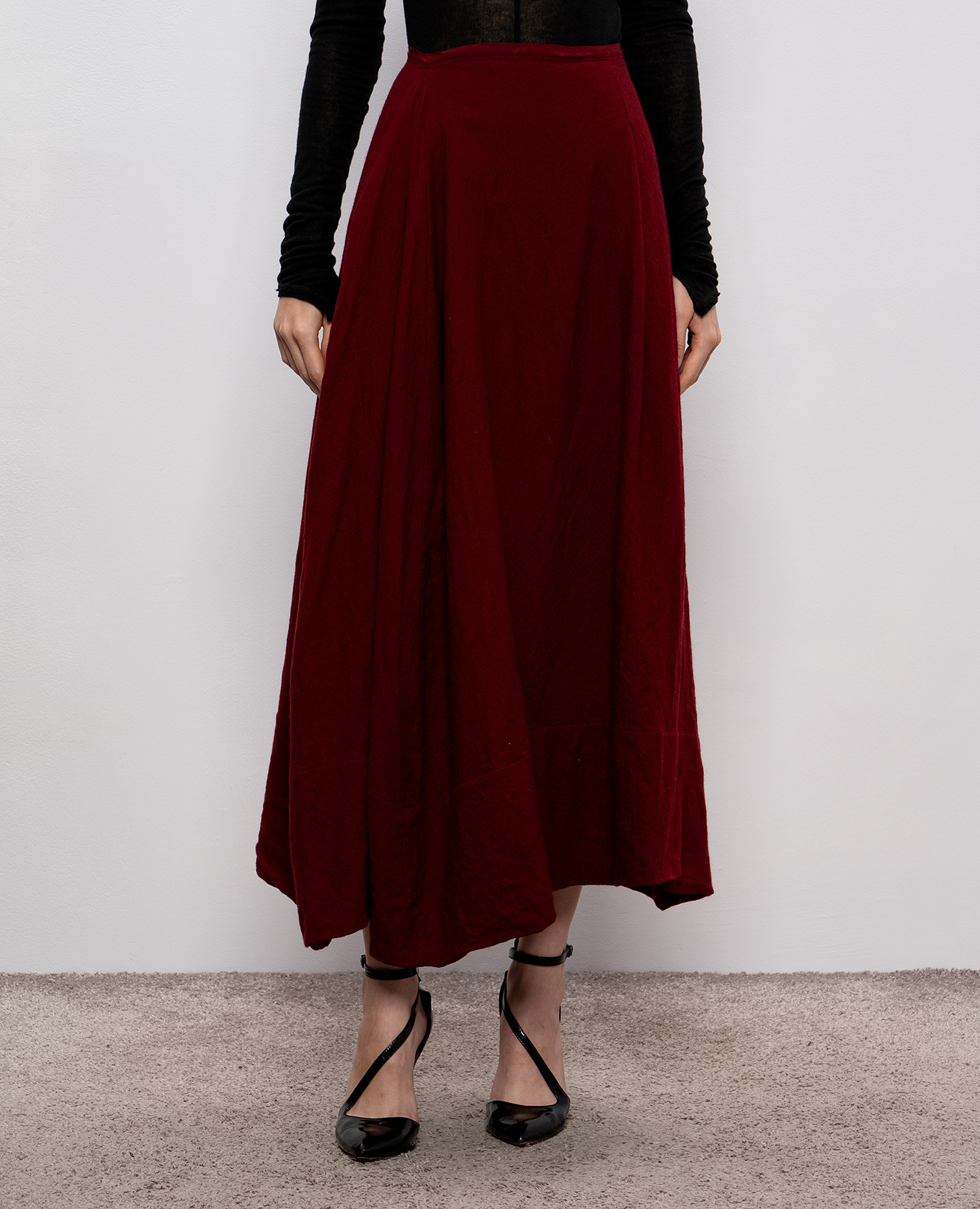 

Burgundy wool skirt with a harvester effect Marc Le Bihan
