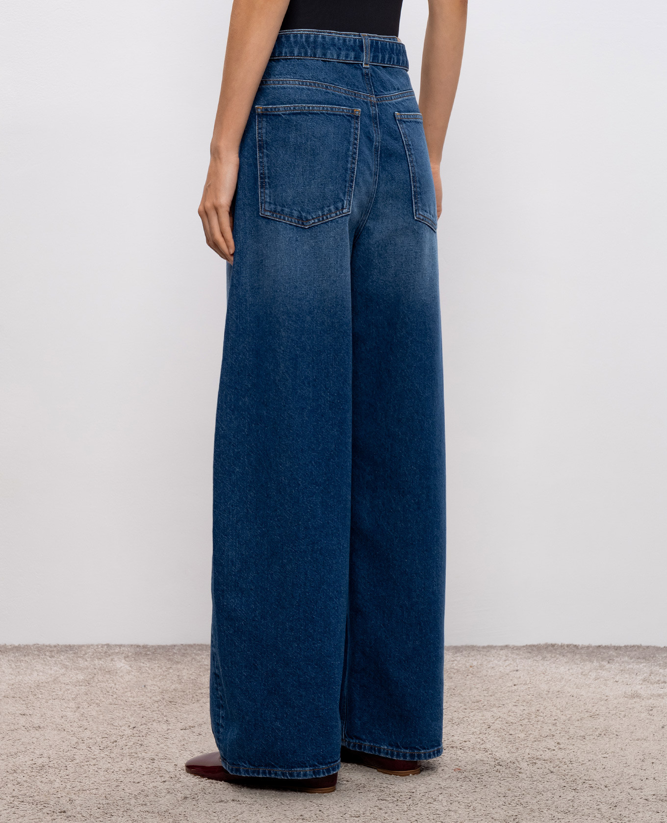 Blue banana jeans with a frayed effect Twinset 4