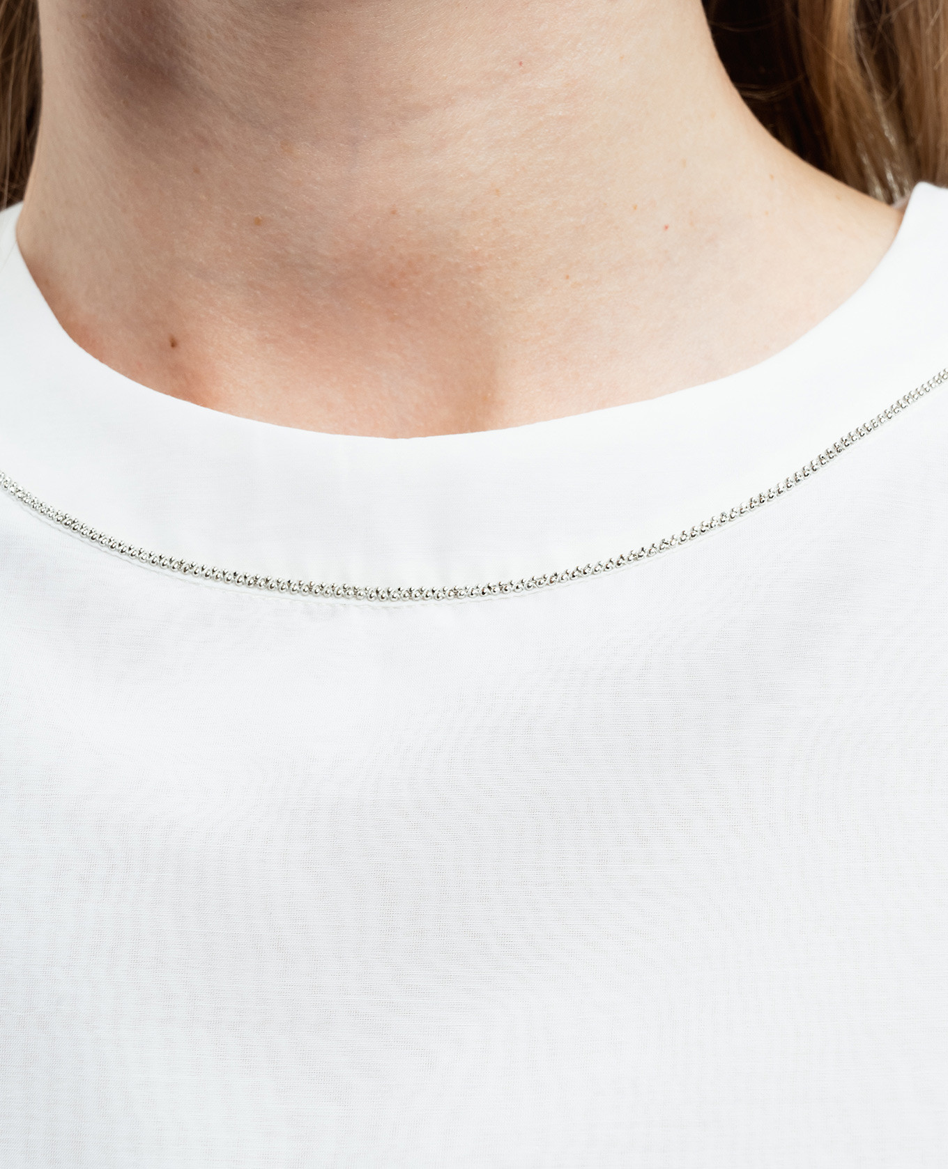 

White silk top with monil chain Peserico