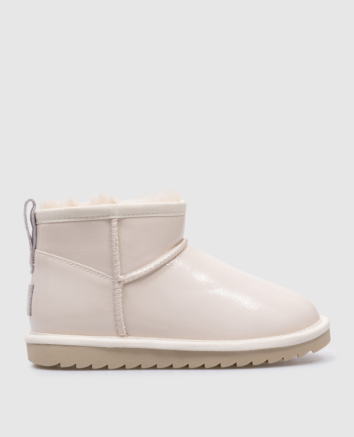 Children's beige uggs with logo colors of california