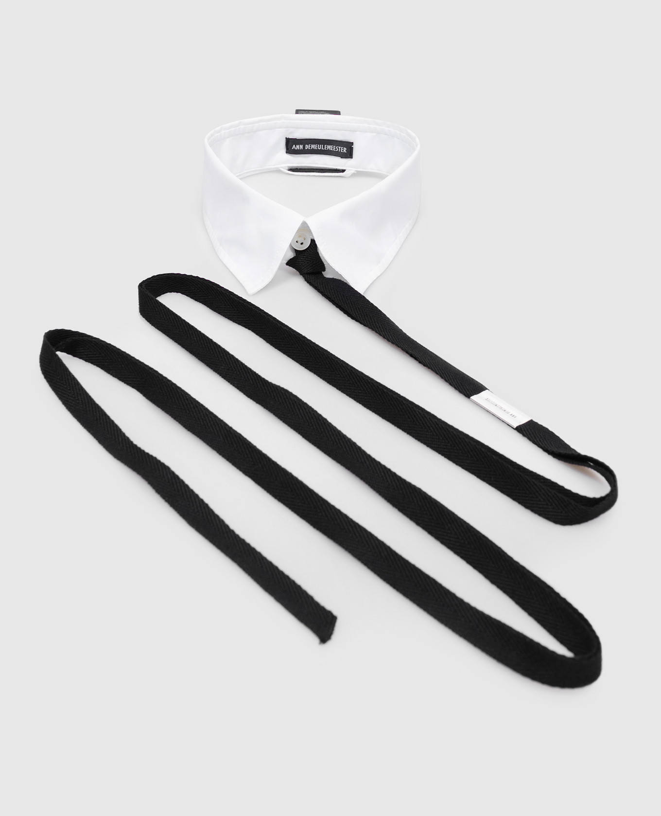 

White collar with branded ribbon Ann Demeulemeester