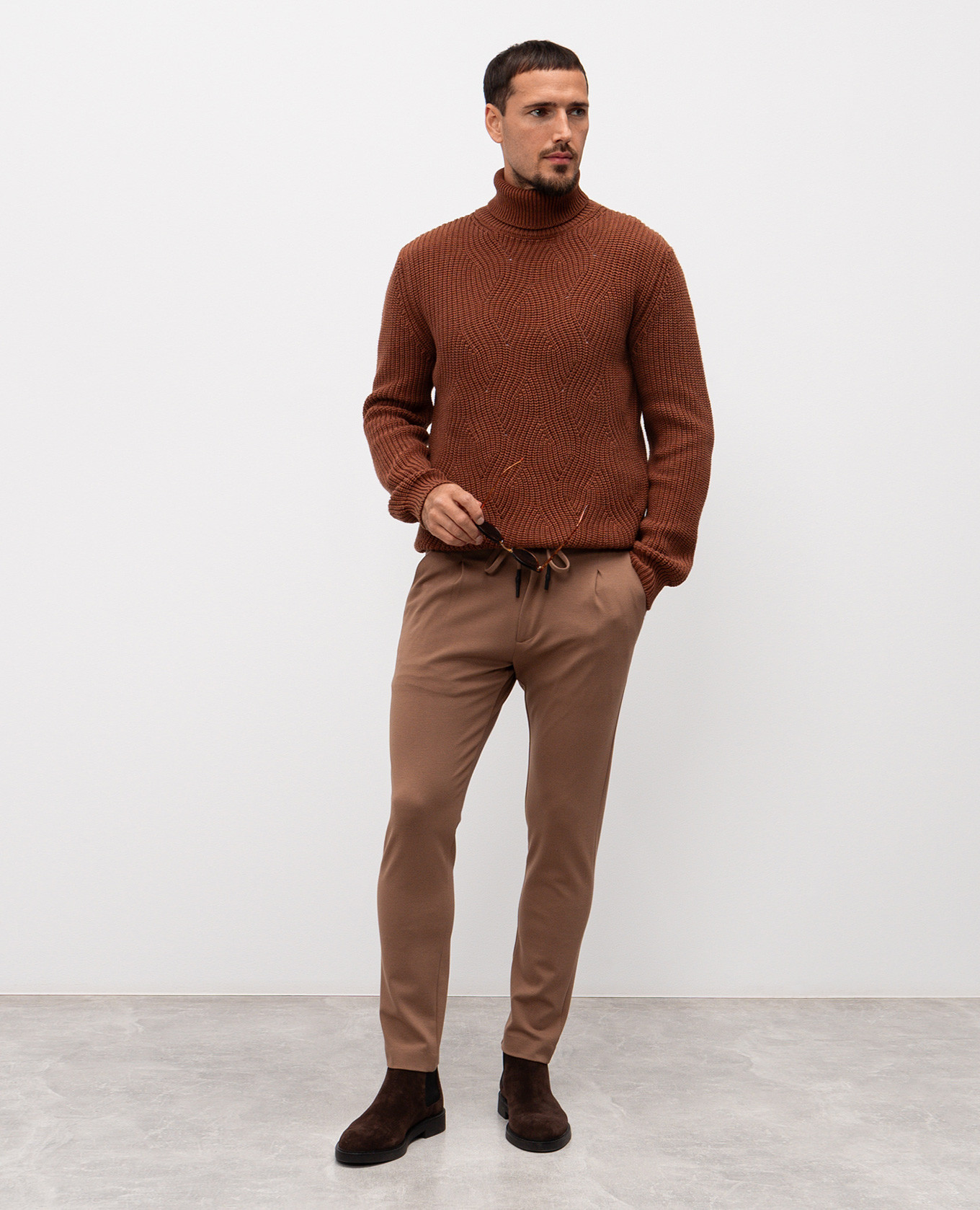 

Brown pants Exibit