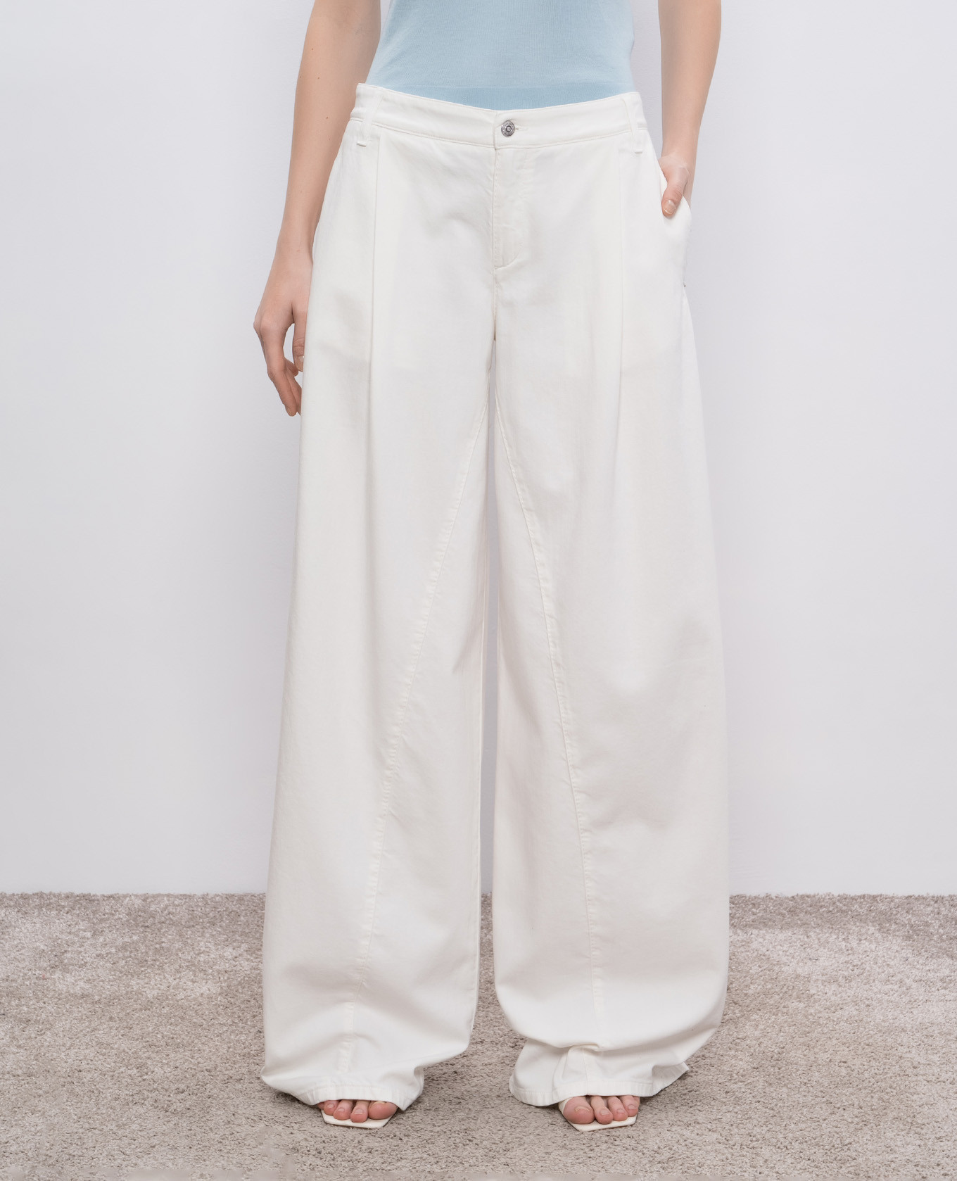 

White jeans with logo patch Ermanno Scervino