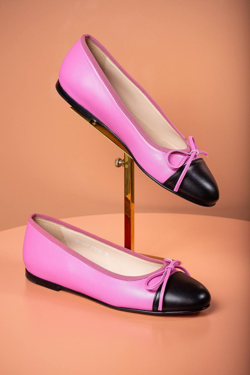 

Pink leather ballet flats with a bow Babe Pay Pls