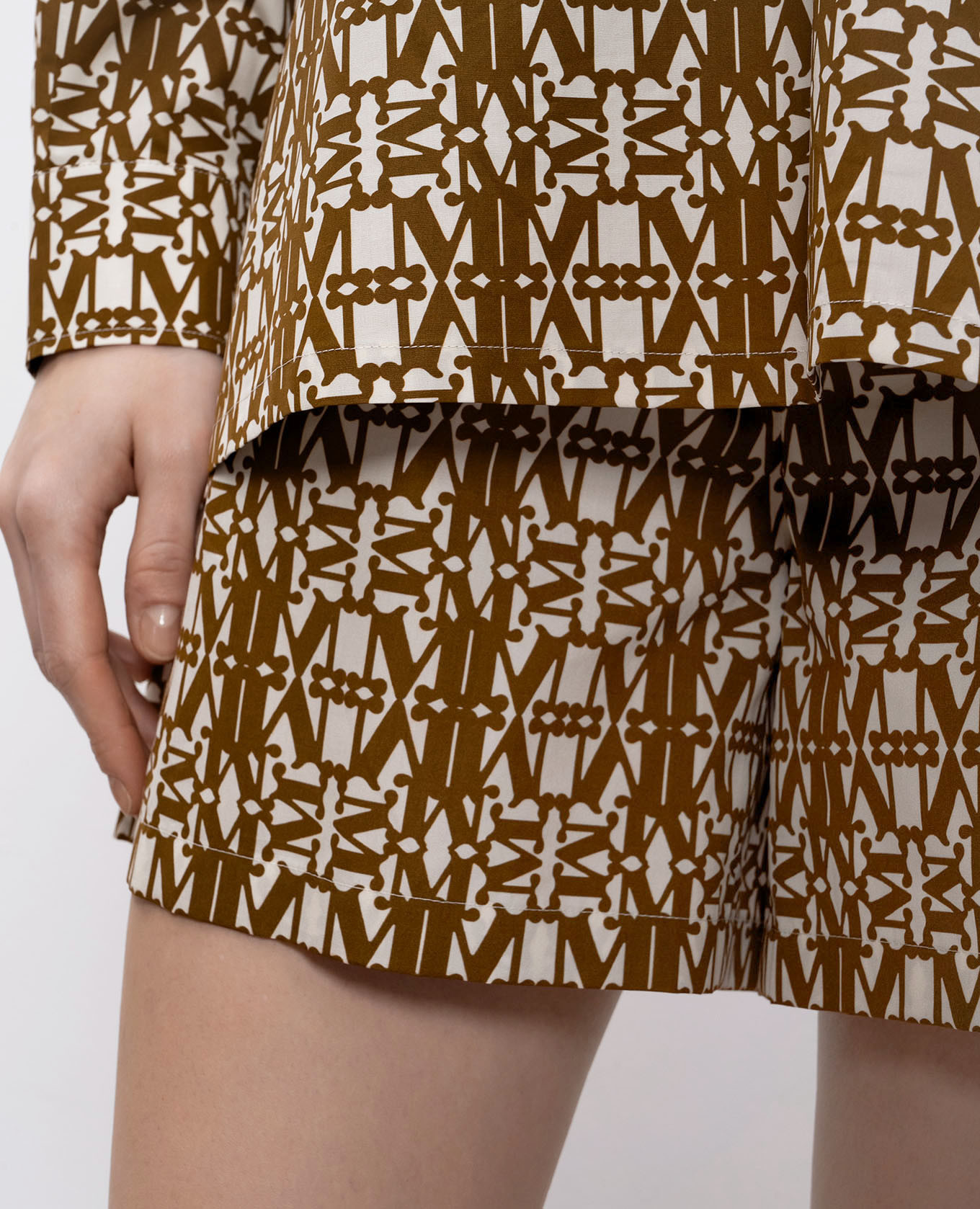 

Brown TAIGA shorts with monogram logo print Max Mara