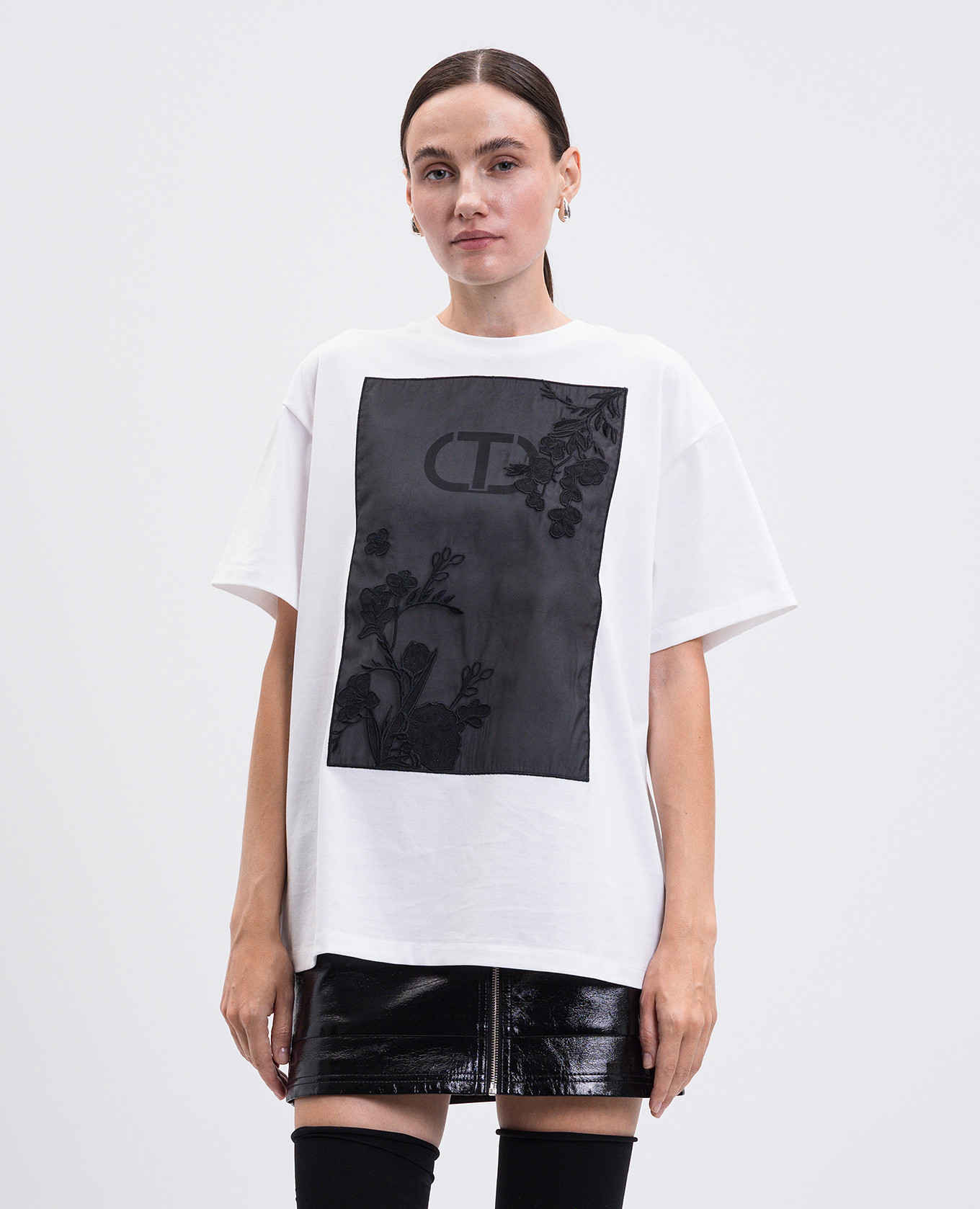 

White T-shirt with floral embroidery Twinset