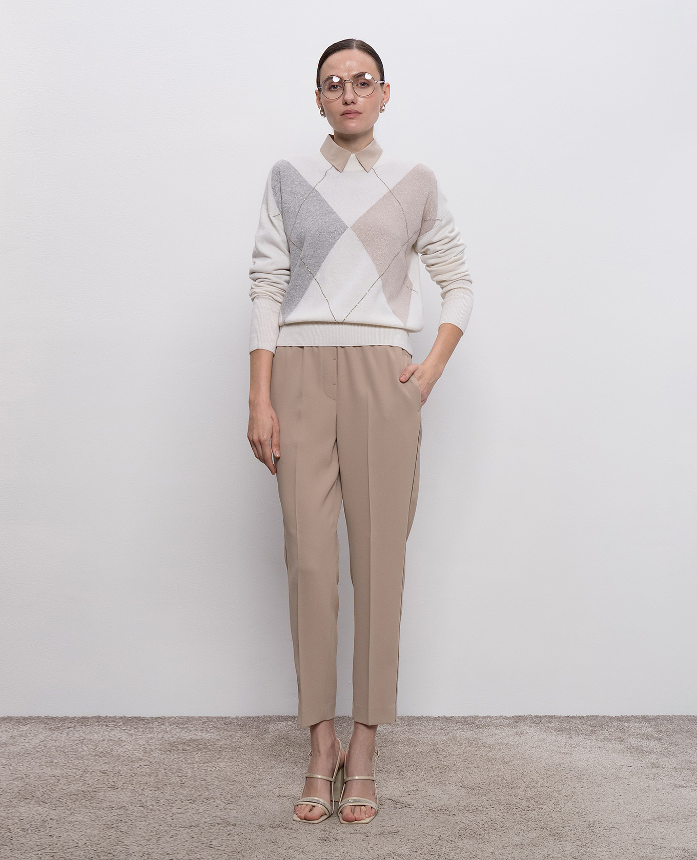 

White cashmere jumper with a monil chain in a geometric pattern Peserico