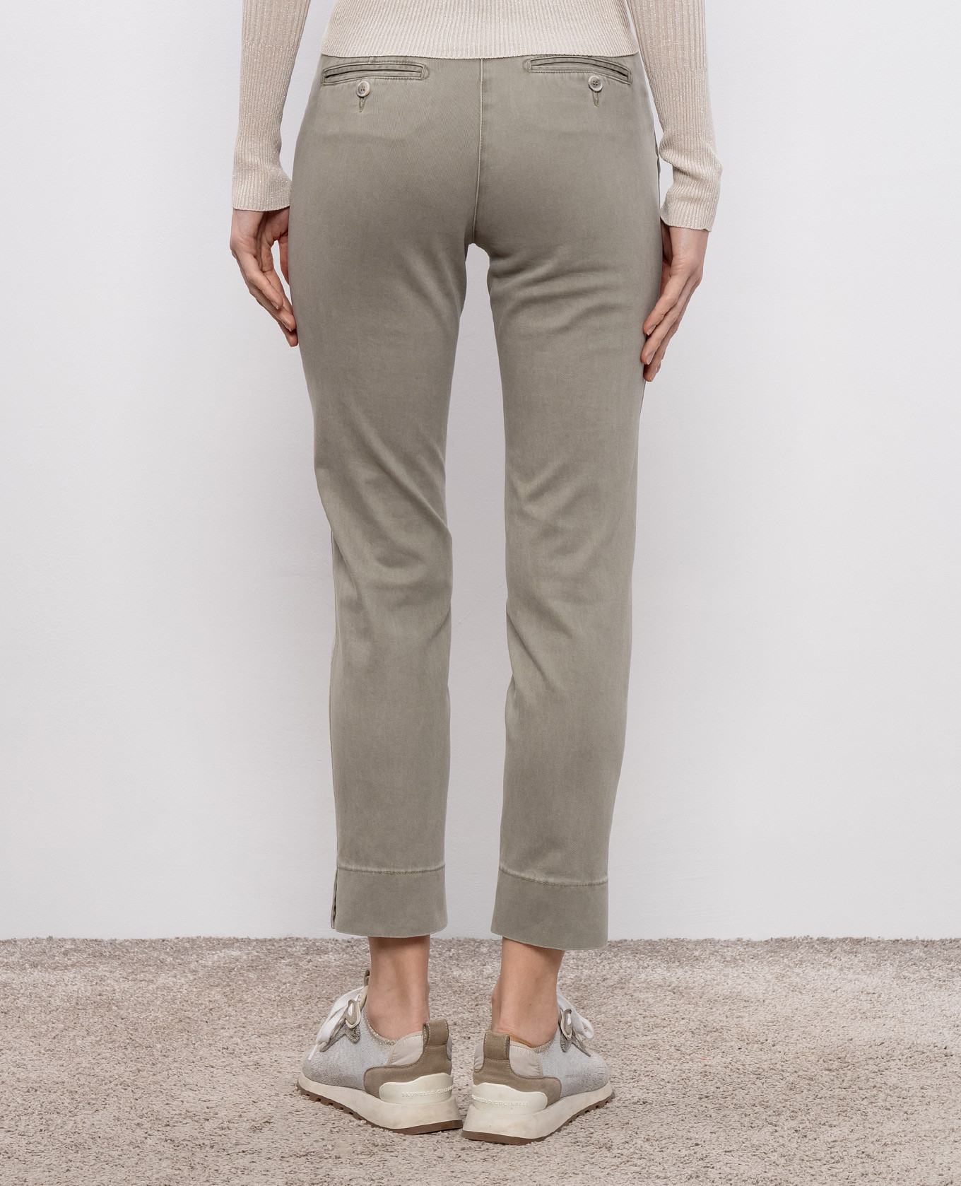 

Khaki pants with brand patch Peserico