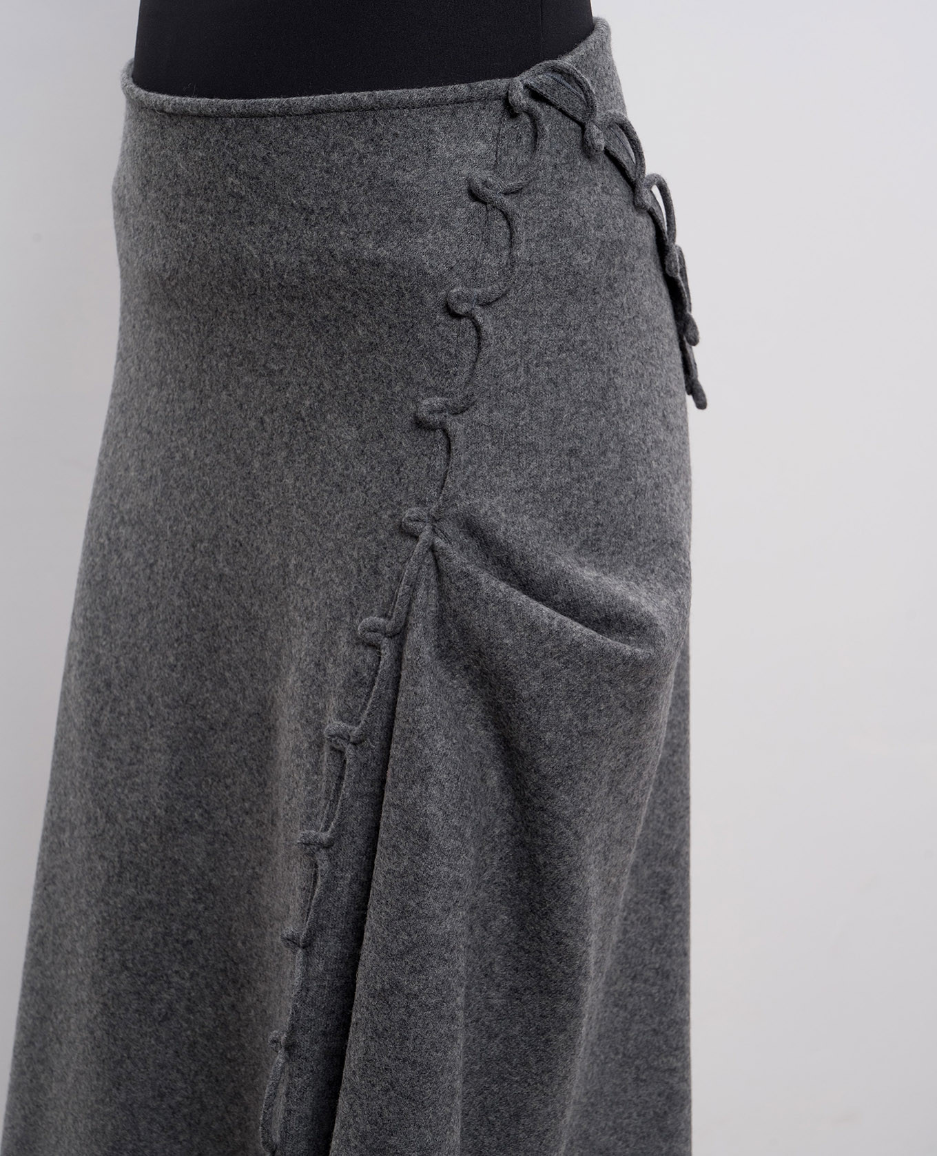 

Gray wool and cashmere skirt with an asymmetrical cut Victoria Beckham, Grey