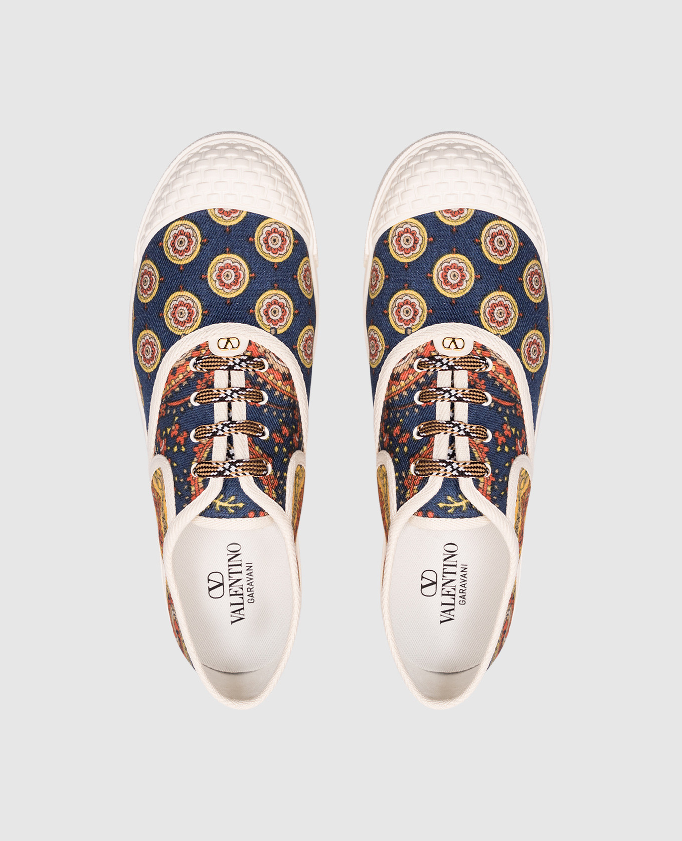 

BAY BY BAY sneakers with a print with the Logo Signature emblem Valentino, White