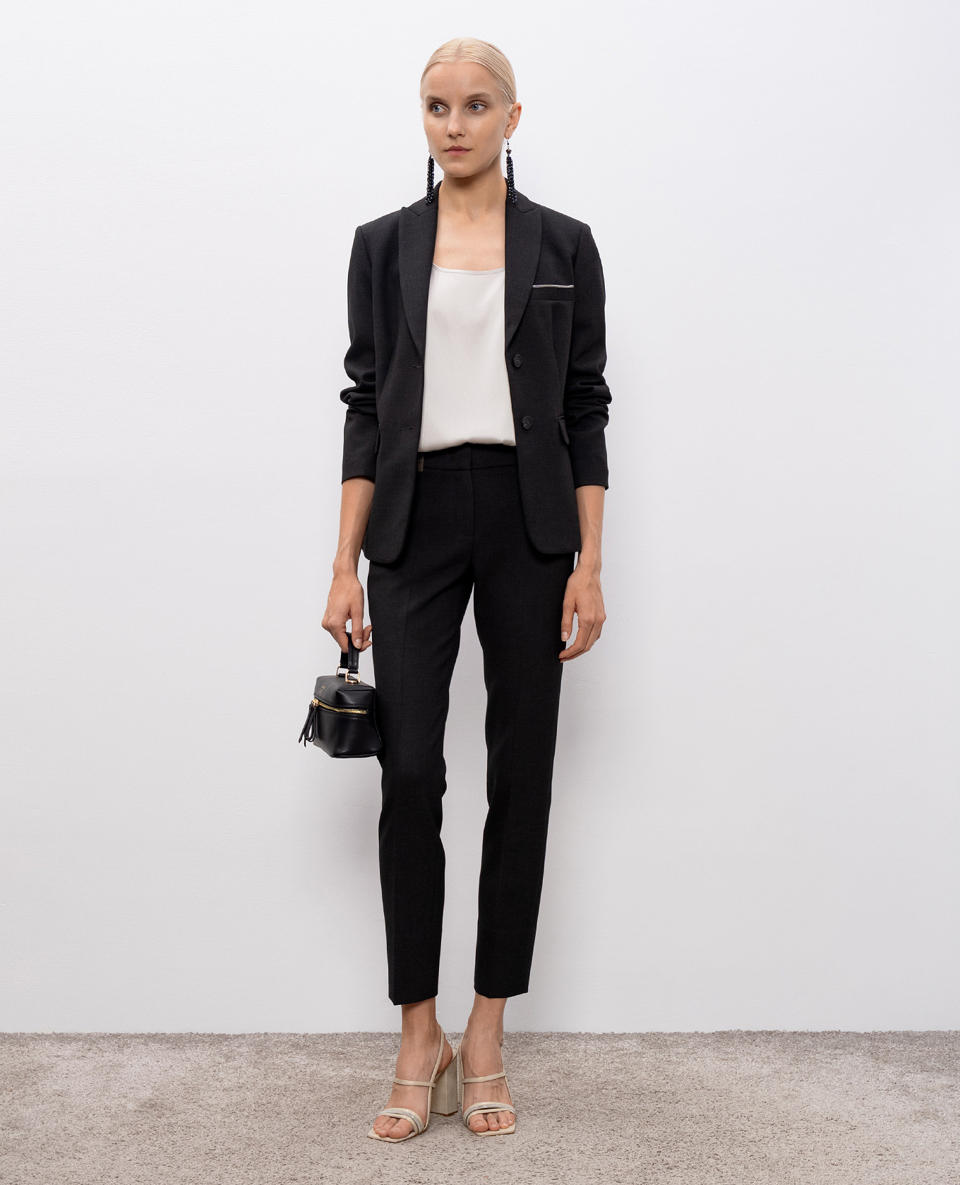 

Gray pants with brand patch Peserico, Grey