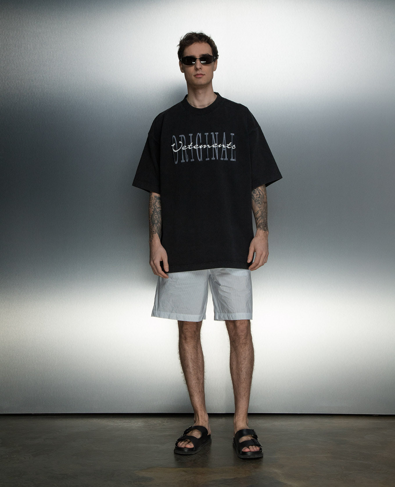 

White shorts in a stripe with a logo Vetements