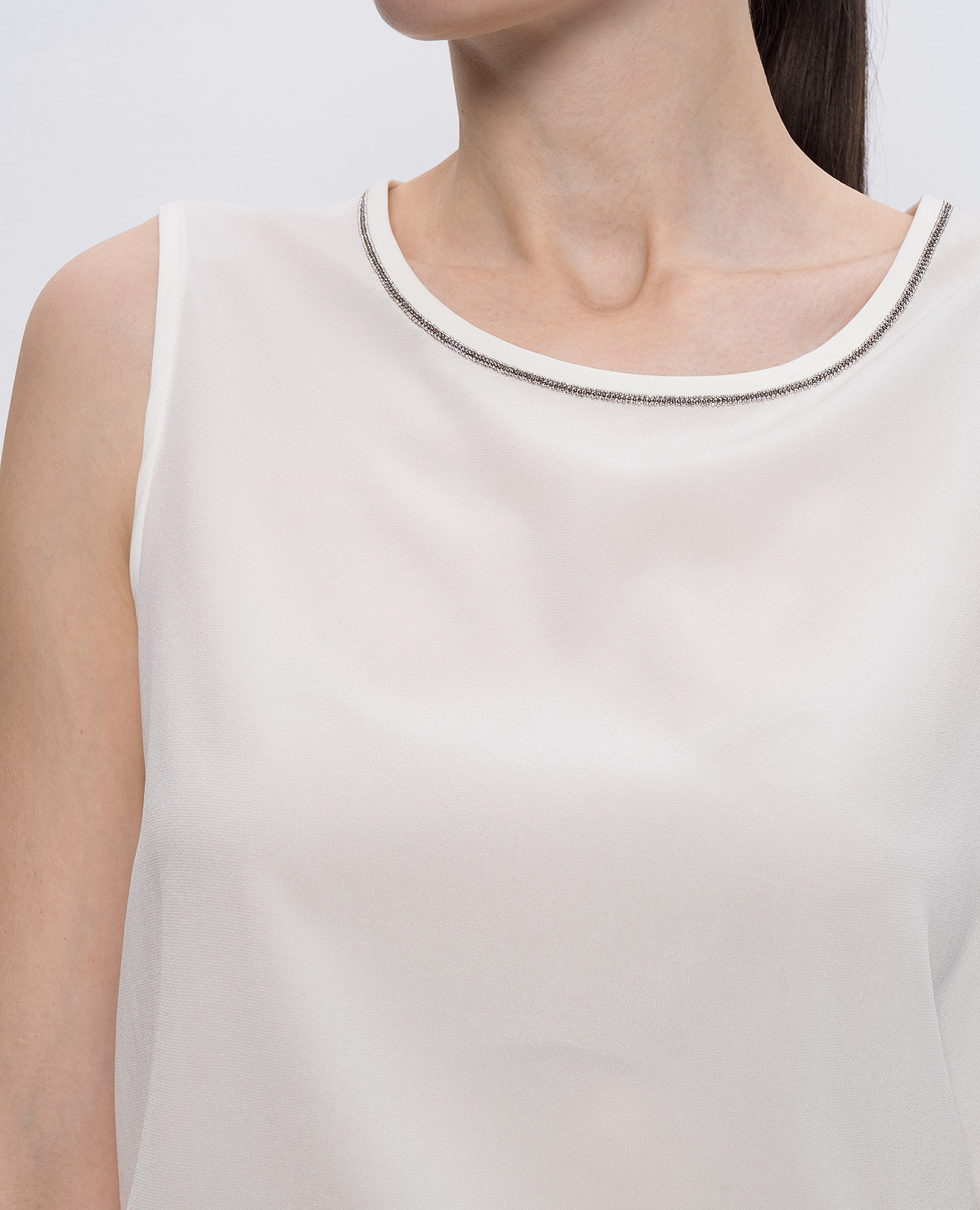 

White silk top with monil chain Peserico