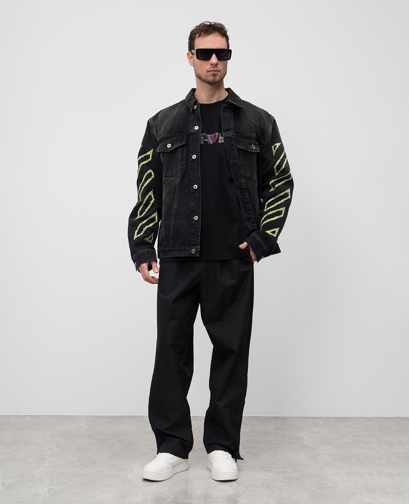 

Black denim jacket with contrast Arrow logo embroidery Off-White