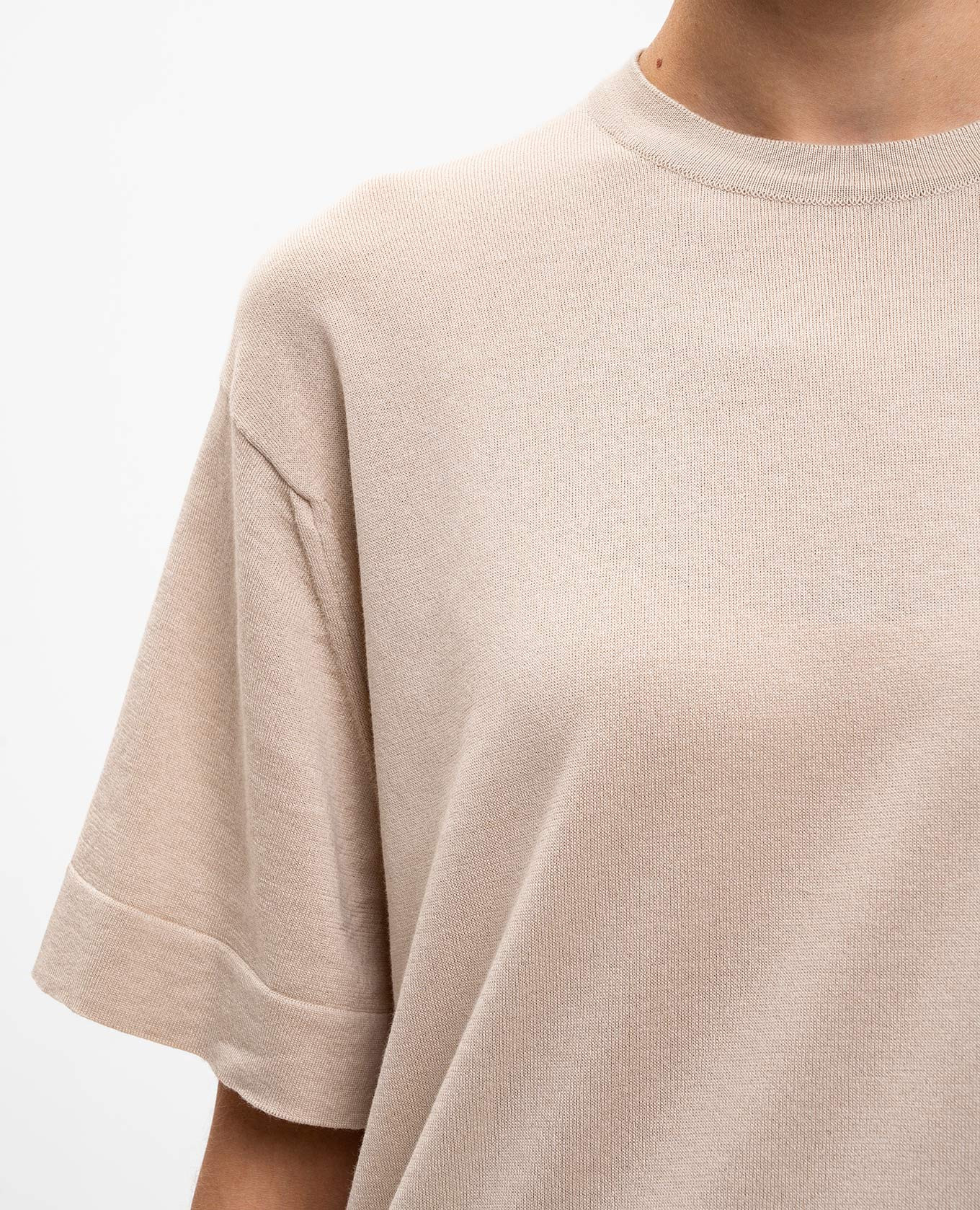 

Beige DANBY T-shirt with slits John Smedley