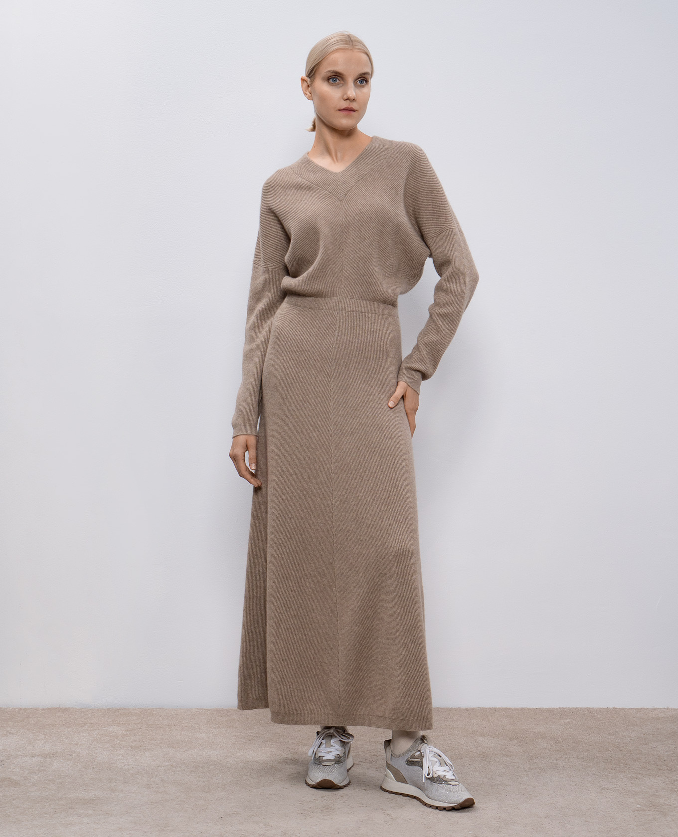 

Beige cashmere maxi dress Brunello Cucinelli