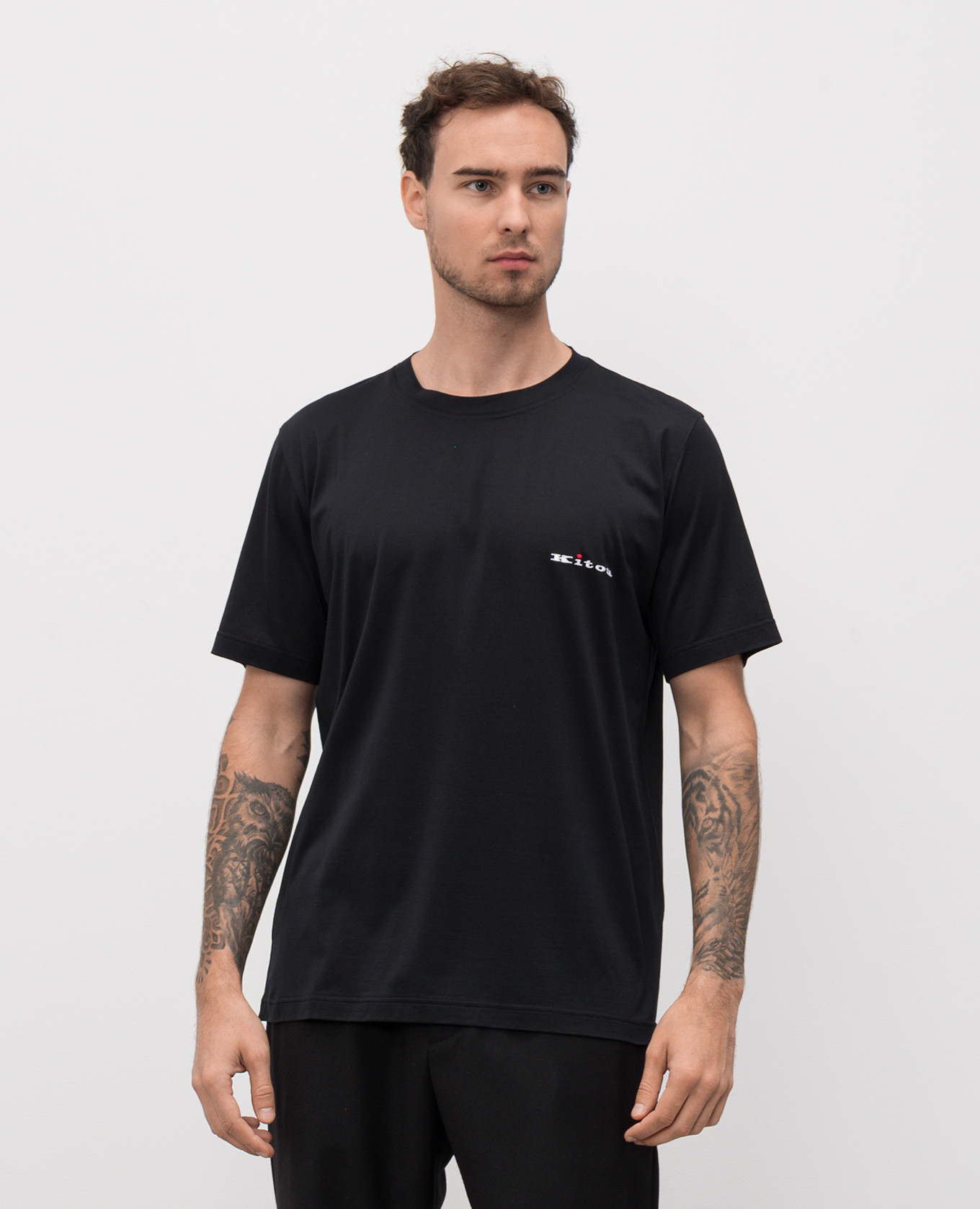

Black T-shirt with embroidered logo Kiton